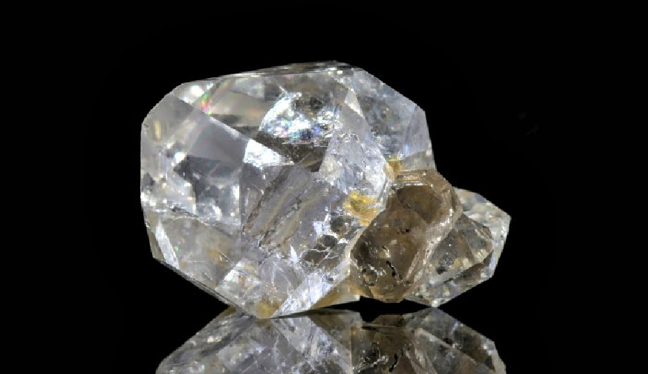 Diamond s Exceptional Role in Modern Medicine: From Surgical Instruments to Nanomedicine