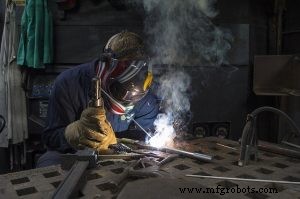 Forehand vs Backhand Welding: Key Differences and When to Use Each Technique