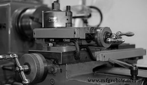 How Does a Lathe Work? A Complete Guide to Turning Machines