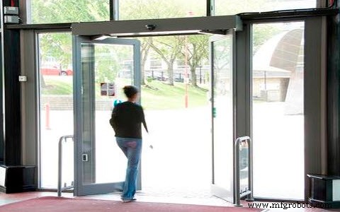 PIR Sensor–Driven Automatic Door Opening System: Circuit, Working & Applications