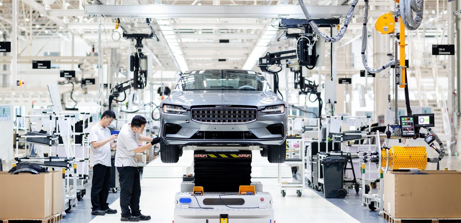 How Automotive OEMs Overcome Additive Manufacturing Challenges with Digital Solutions