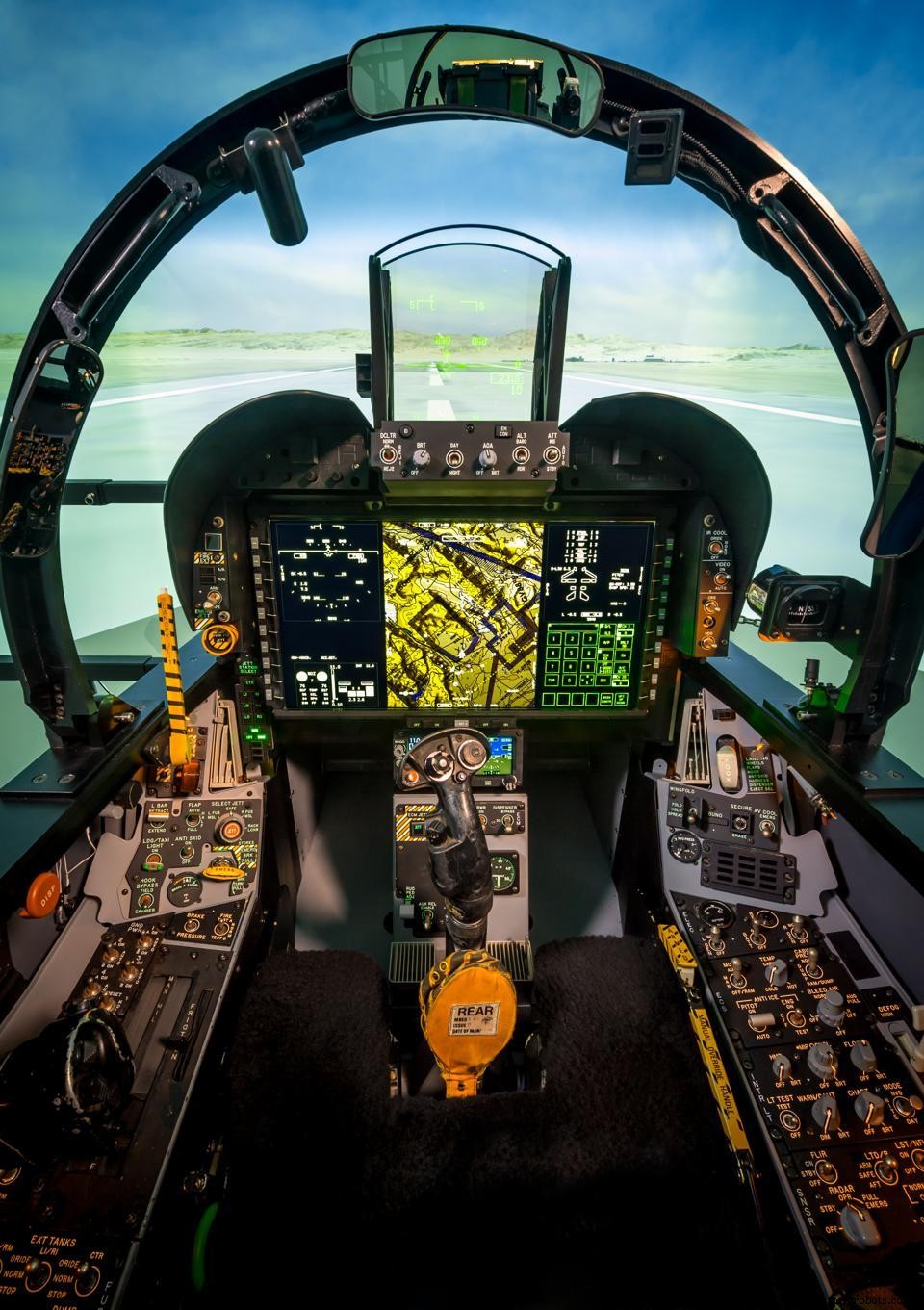 Advanced Cockpit Displays: The F/A‑18 Super Hornet’s Touchscreen Innovation