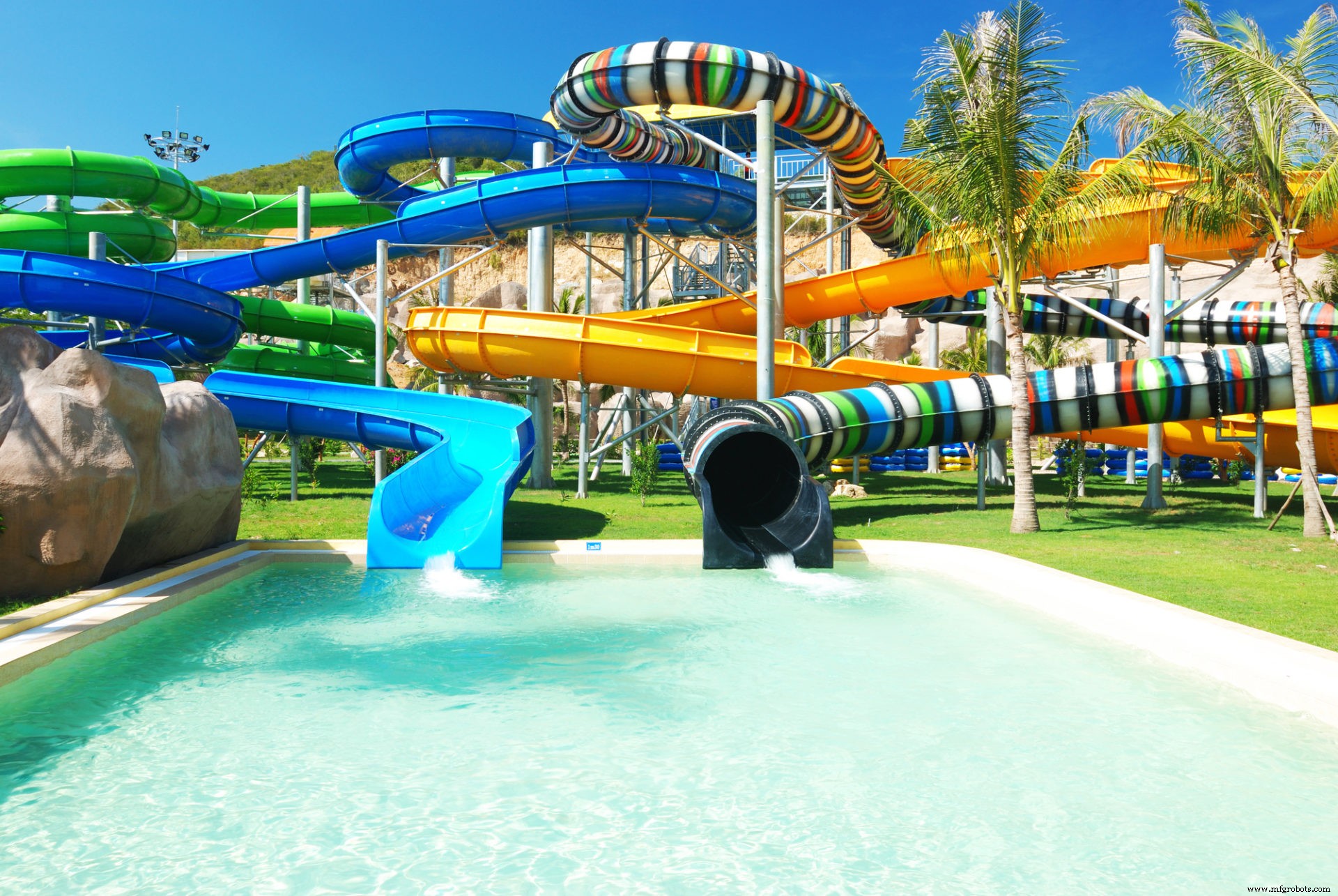 Why Structural Fiberglass Grating Is Essential for Modern Waterparks