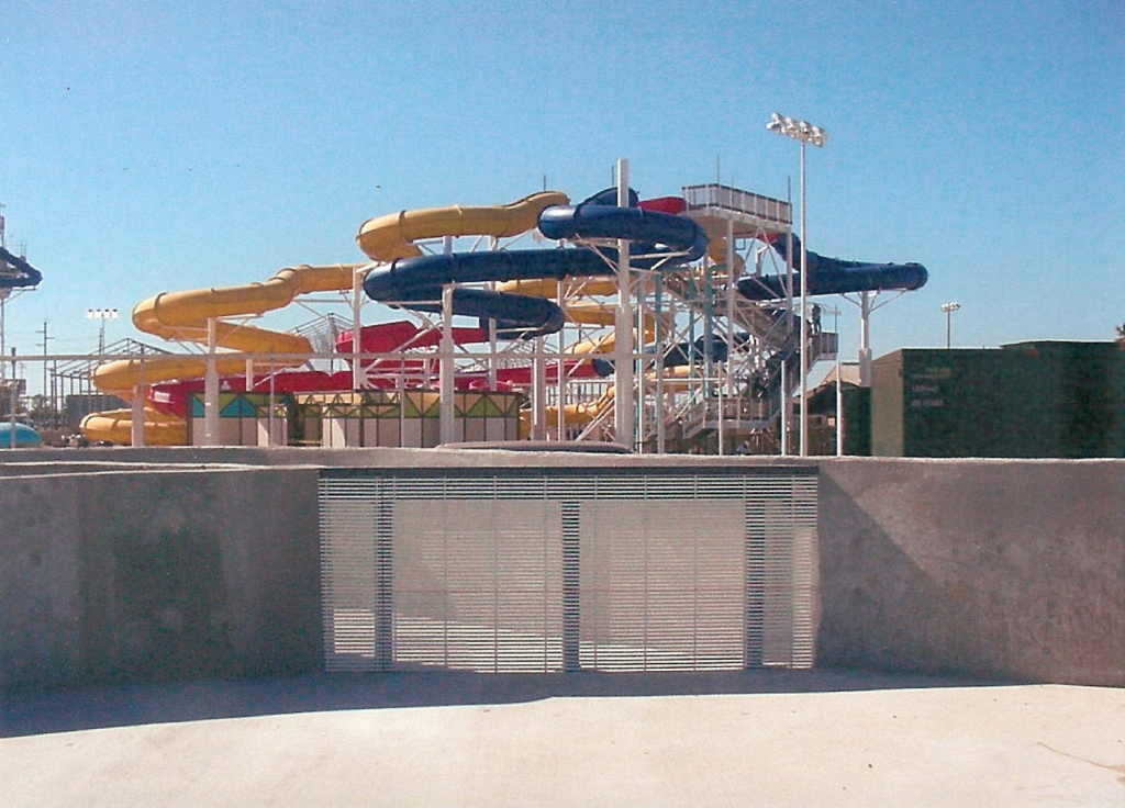 Why Structural Fiberglass Grating Is Essential for Modern Waterparks