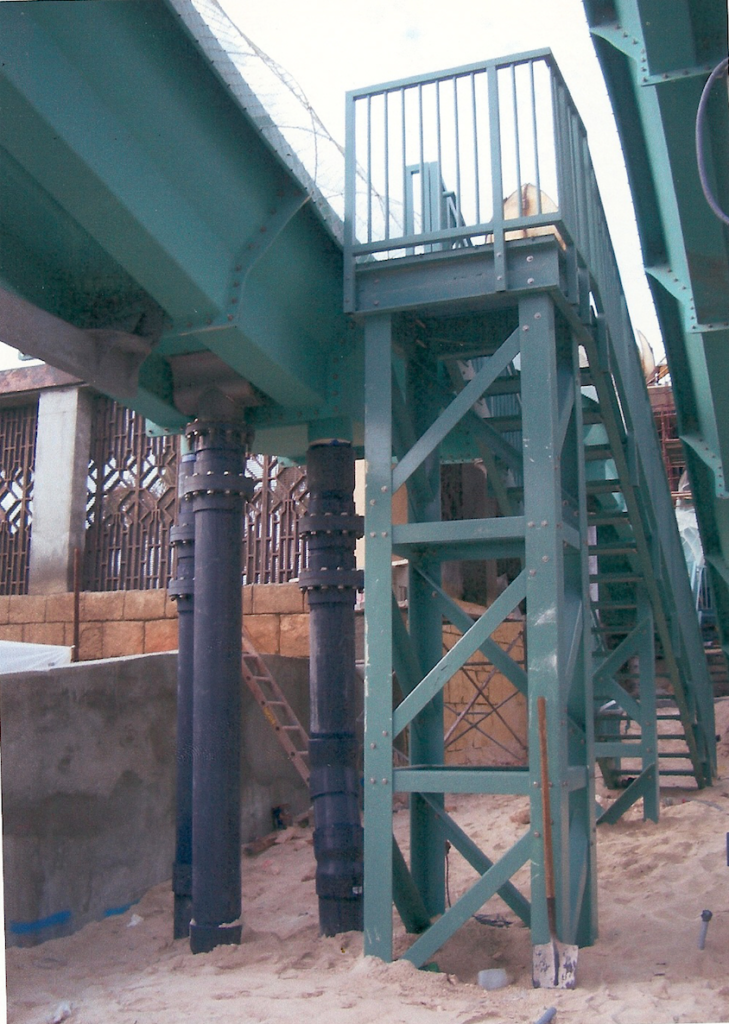 Why Structural Fiberglass Grating Is Essential for Modern Waterparks