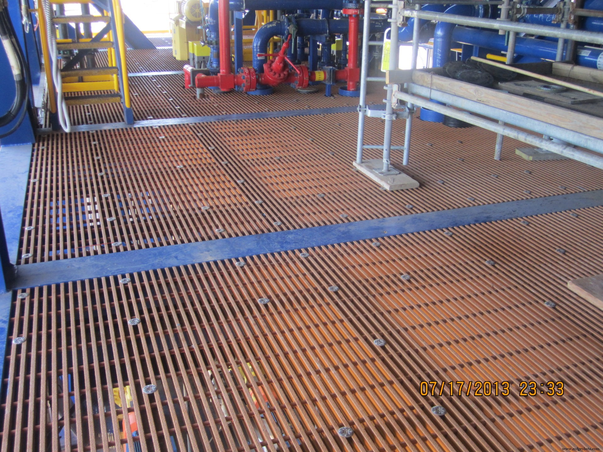 Is Fiberglass Grating Superior to Steel? A Professional Comparison