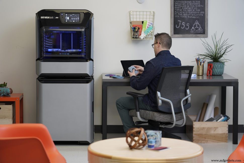 Stratasys J55 – Revolutionizing Polyjet 3D Printing with a Rotating Build Platform