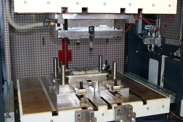 Forged Carbon Fiber: The Definitive Guide to Advanced Composite Materials