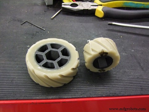 Optimizing Robot Traction: Custom 3‑D‑Printed Wheels with Markforged Casting