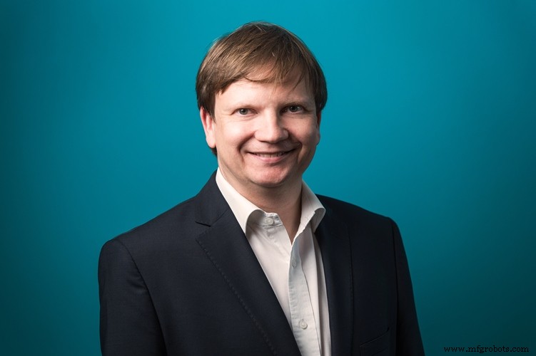 Wearables Reshape the Workplace: Practical Applications & Business Value