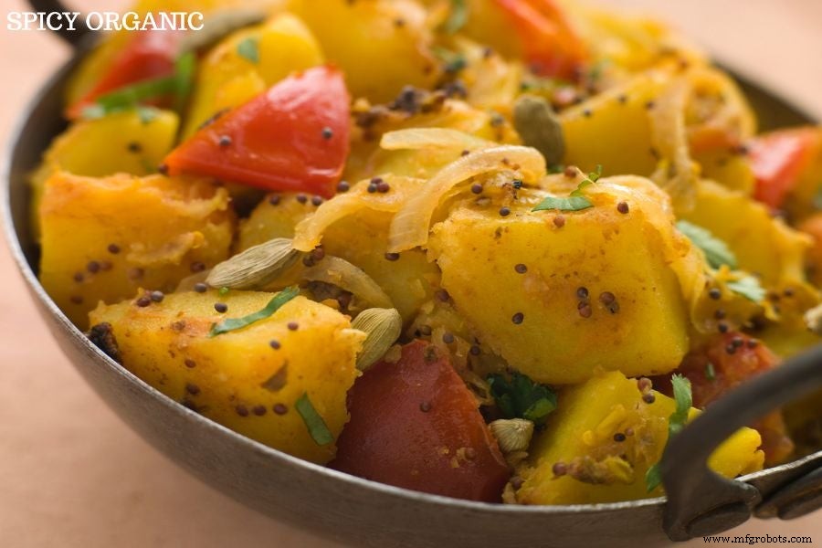 Black vs Green Cardamom: Uses, Flavors, and Health Benefits