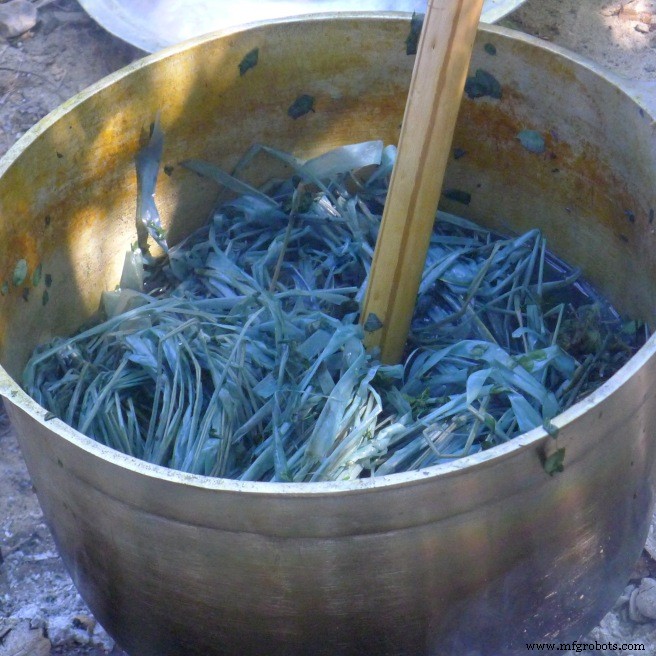 Mastering Fresh Indigo Leaf Dyeing: A Sustainable Approach