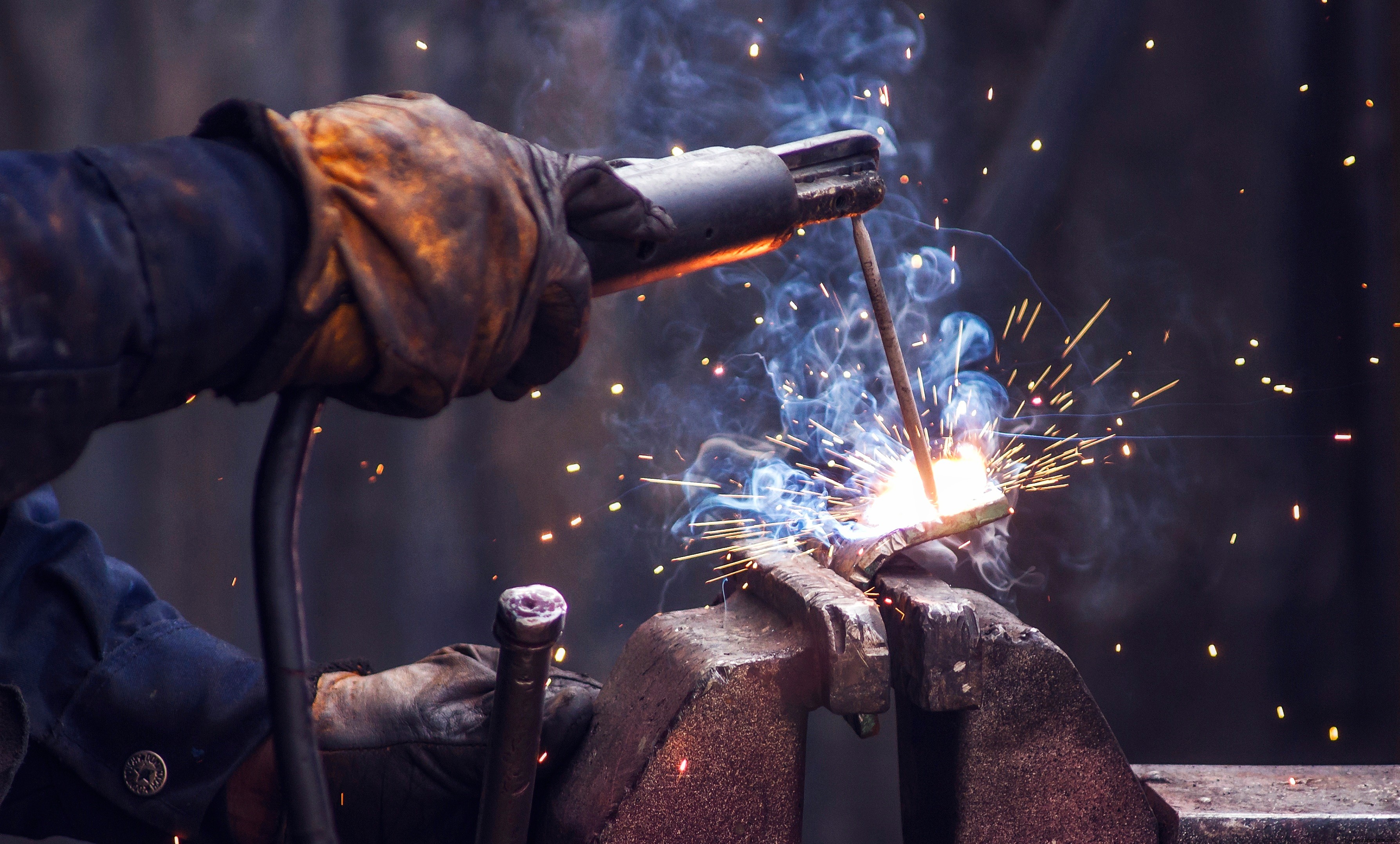 Robotic Welding: Automate Your Welding Projects for Superior Efficiency & ROI