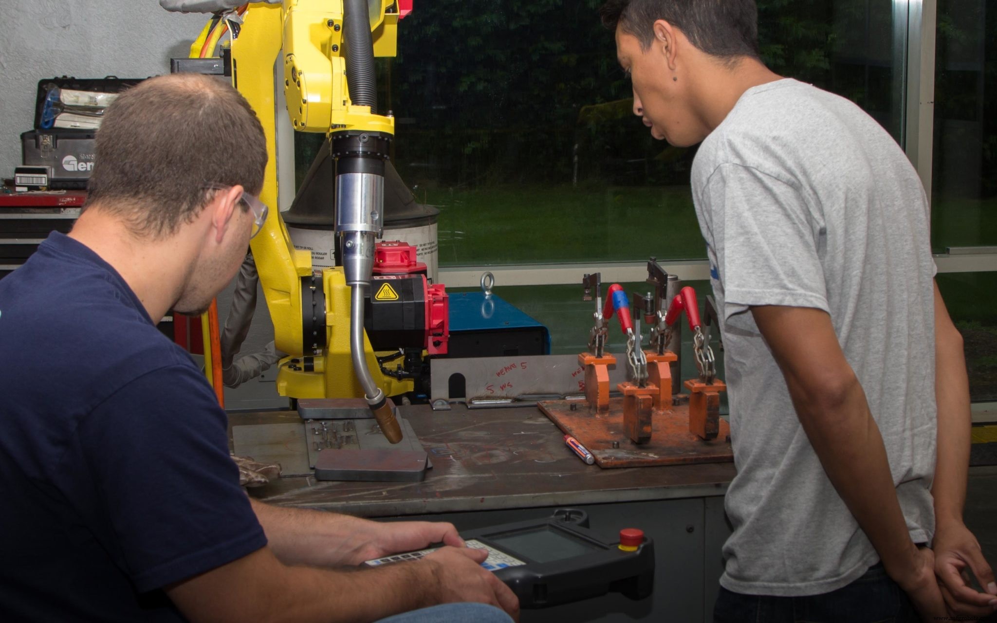 Maximize Efficiency: Why Skilled Robot Operators Are Essential