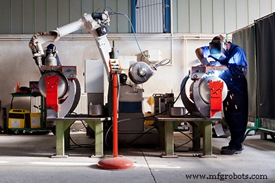 Robotic vs Manual Welding: Enhancing Quality, Efficiency, and Safety