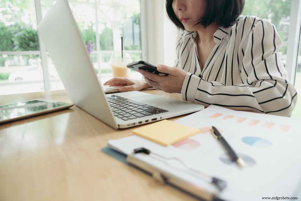 Industrial Advertising Explained: Strategies, Examples & ROI