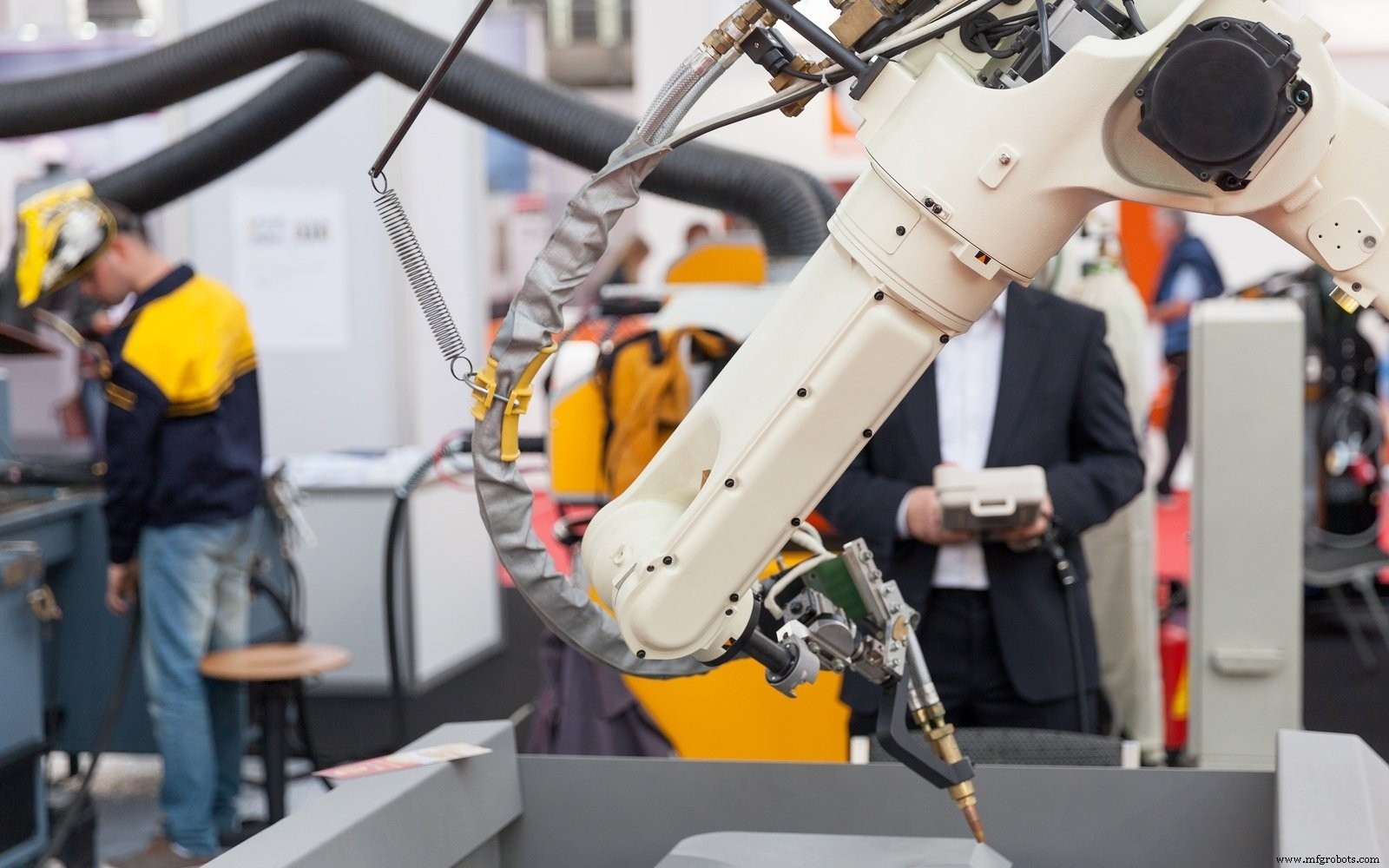 Navigating 2017: Top Challenges Facing Small & Medium Manufacturers