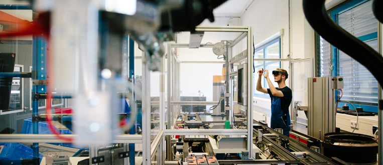 7 Key Challenges in Manufacturing Digitization – Proven Strategies to Overcome Them