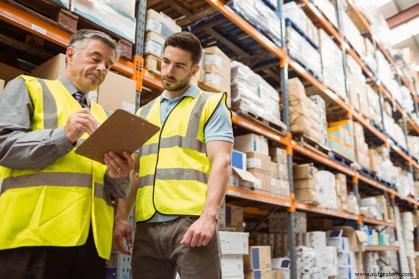 7 Key Traits Every Successful Warehouse Manager Needs