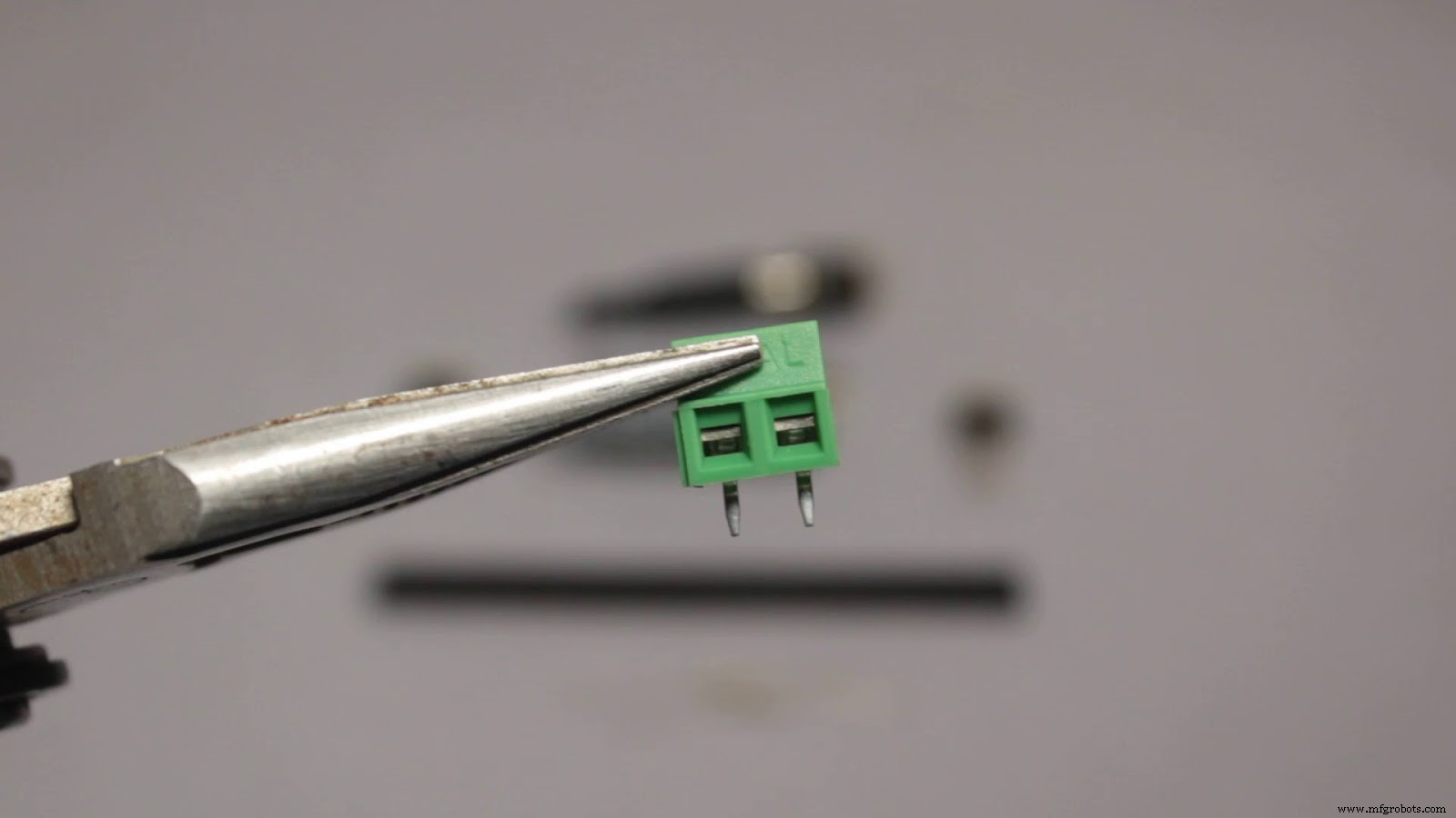 Sprout: Advanced Indoor Self‑Watering Planter Powered by Arduino