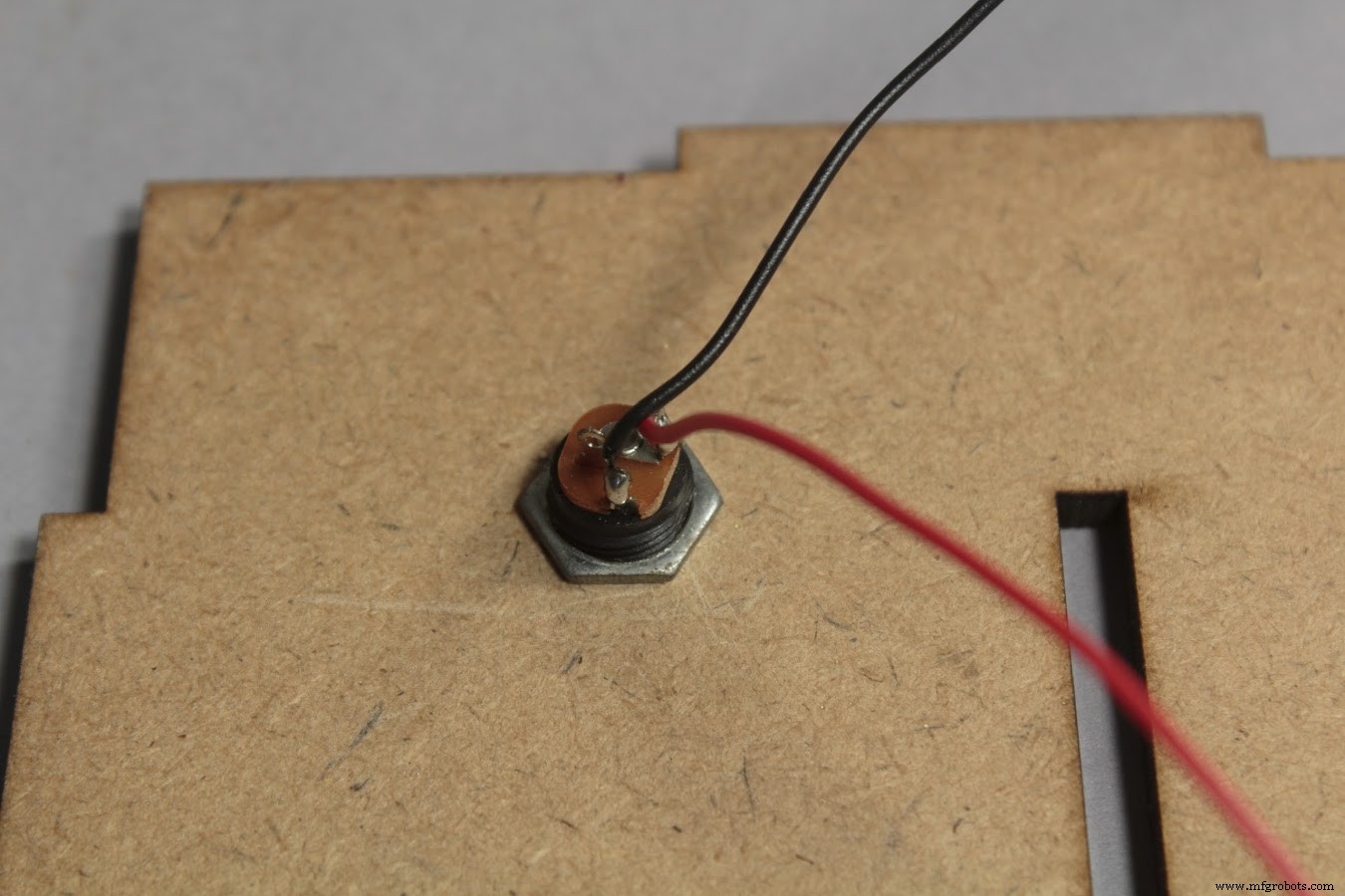 Sprout: Advanced Indoor Self‑Watering Planter Powered by Arduino