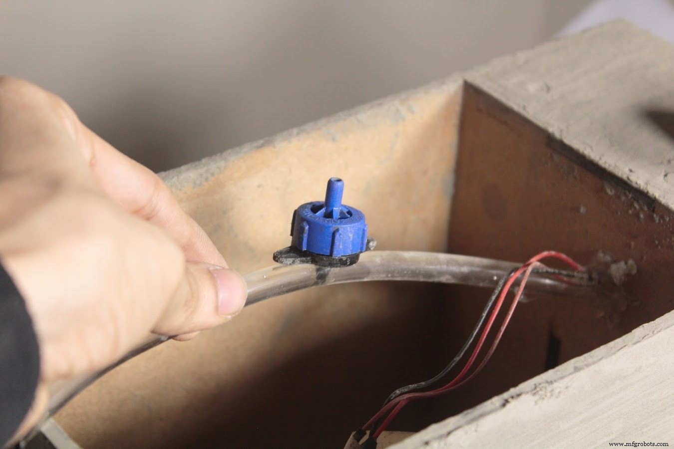 Sprout: Advanced Indoor Self‑Watering Planter Powered by Arduino