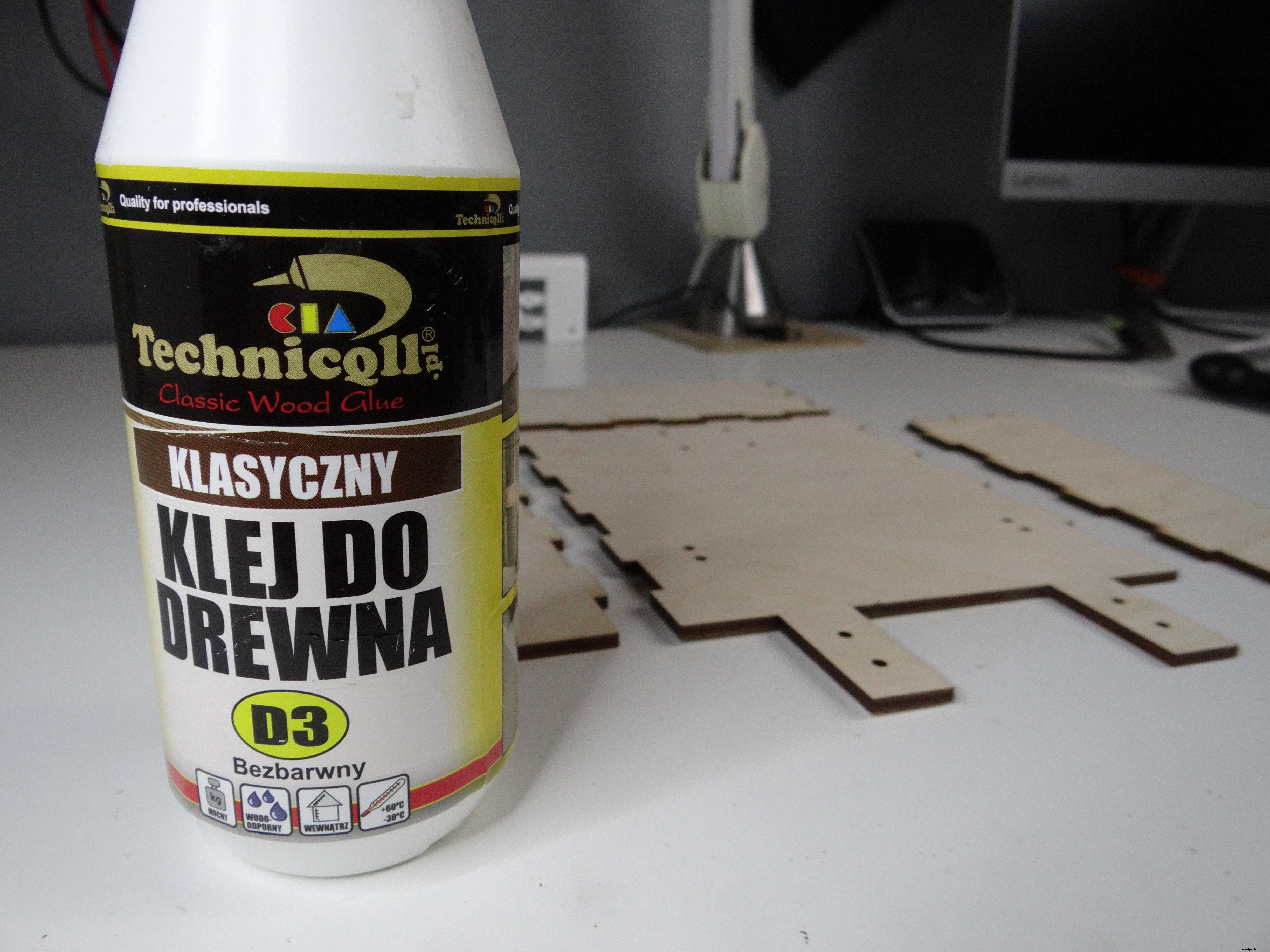 Industrial Line‑Following Robot for Material Transport