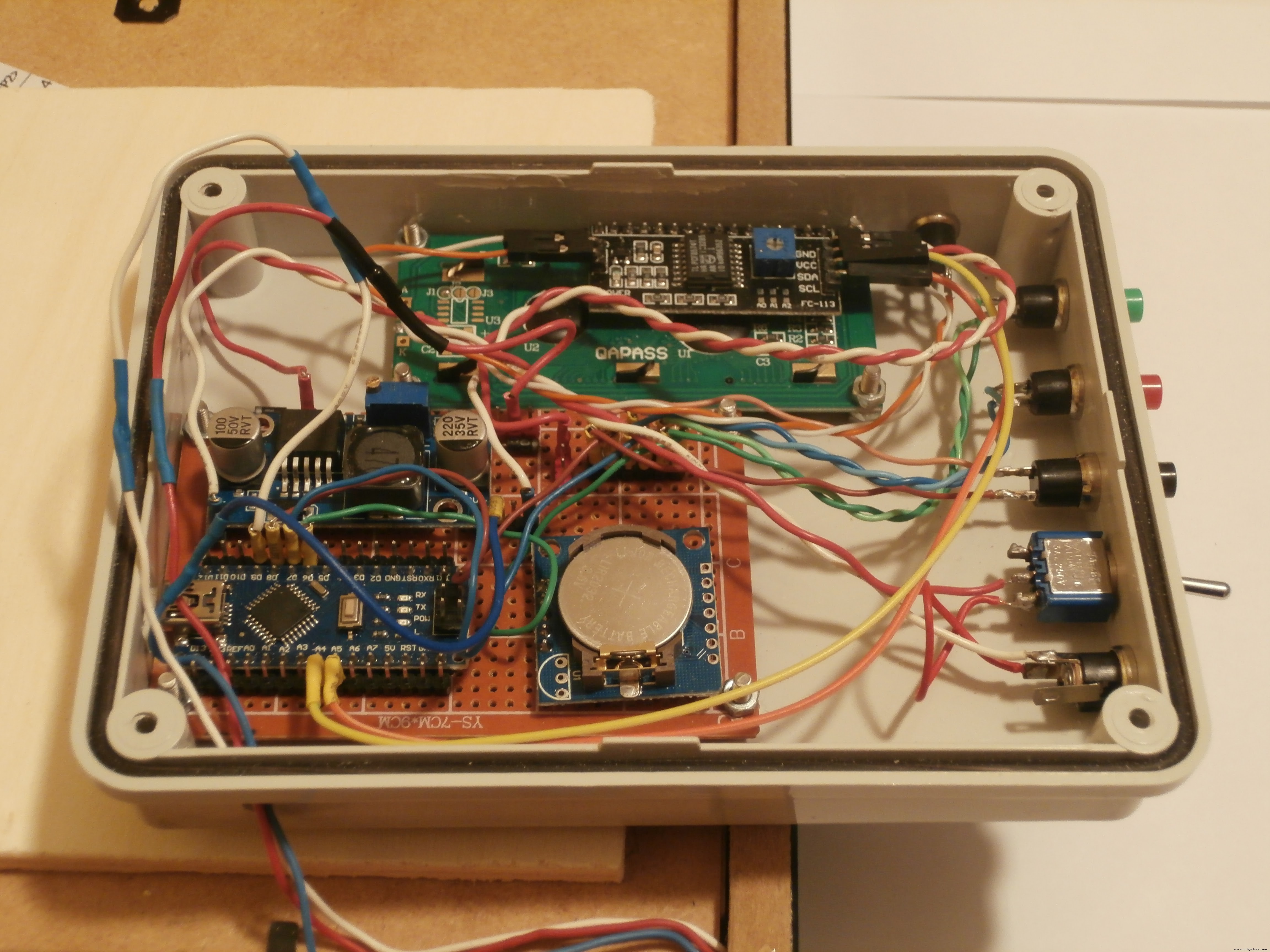 Build an Italian Word Clock with Arduino Nano, NeoPixel, LCD, and RTC