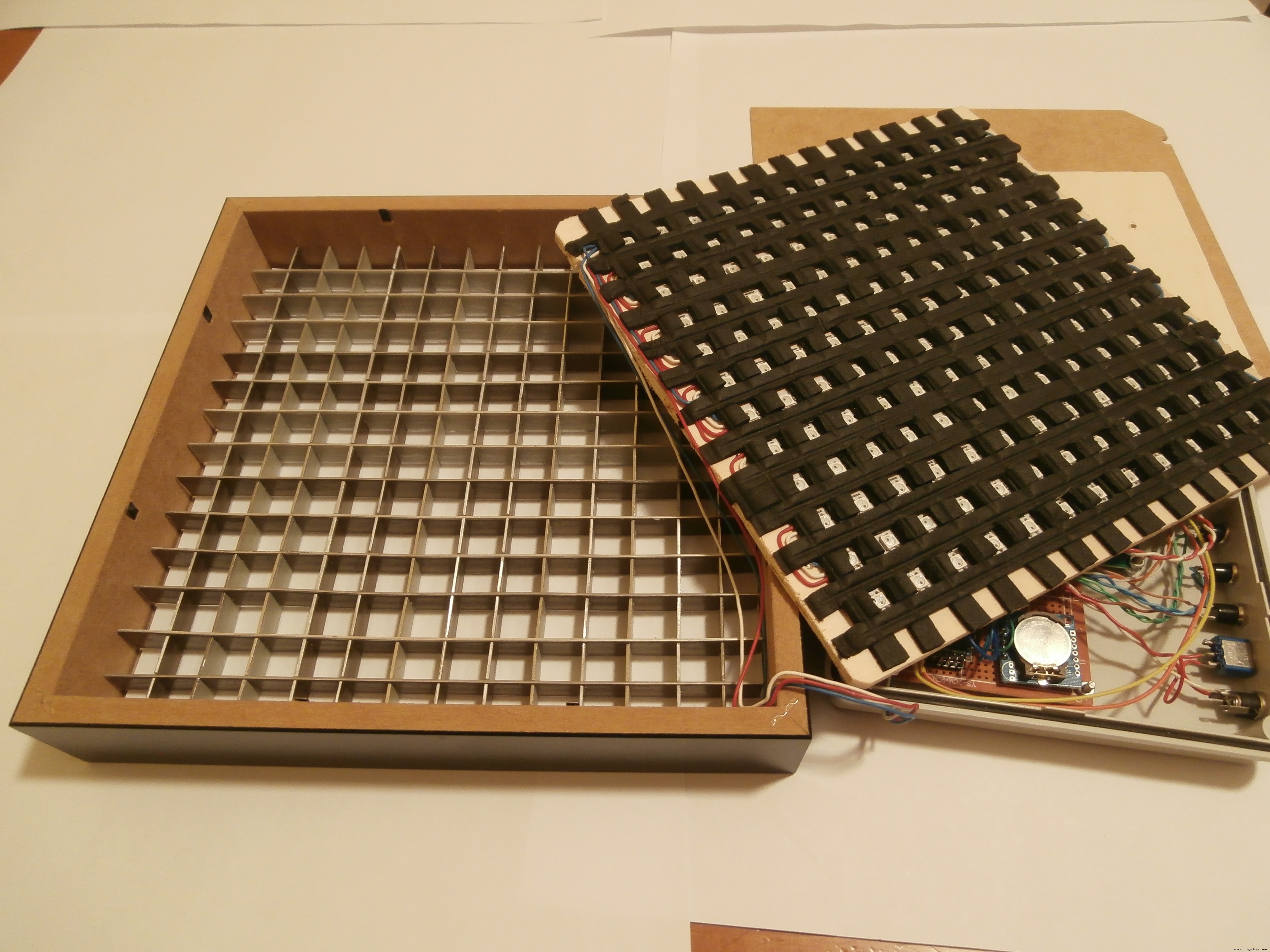 Build an Italian Word Clock with Arduino Nano, NeoPixel, LCD, and RTC