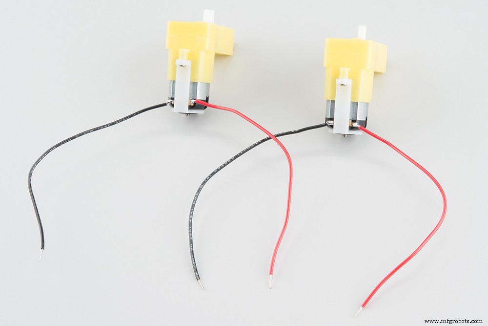 Servo‑Driven Obstacle‑Avoiding Robot: Build with Arduino & HC‑SR04