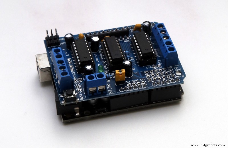 Servo‑Driven Obstacle‑Avoiding Robot: Build with Arduino & HC‑SR04