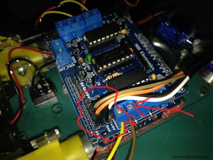Servo‑Driven Obstacle‑Avoiding Robot: Build with Arduino & HC‑SR04