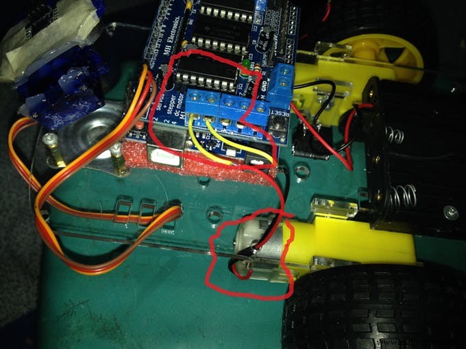 Servo‑Driven Obstacle‑Avoiding Robot: Build with Arduino & HC‑SR04