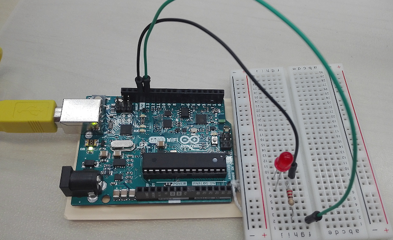 Arduino Uno WiFi Web Server: Toggle an LED via Browser