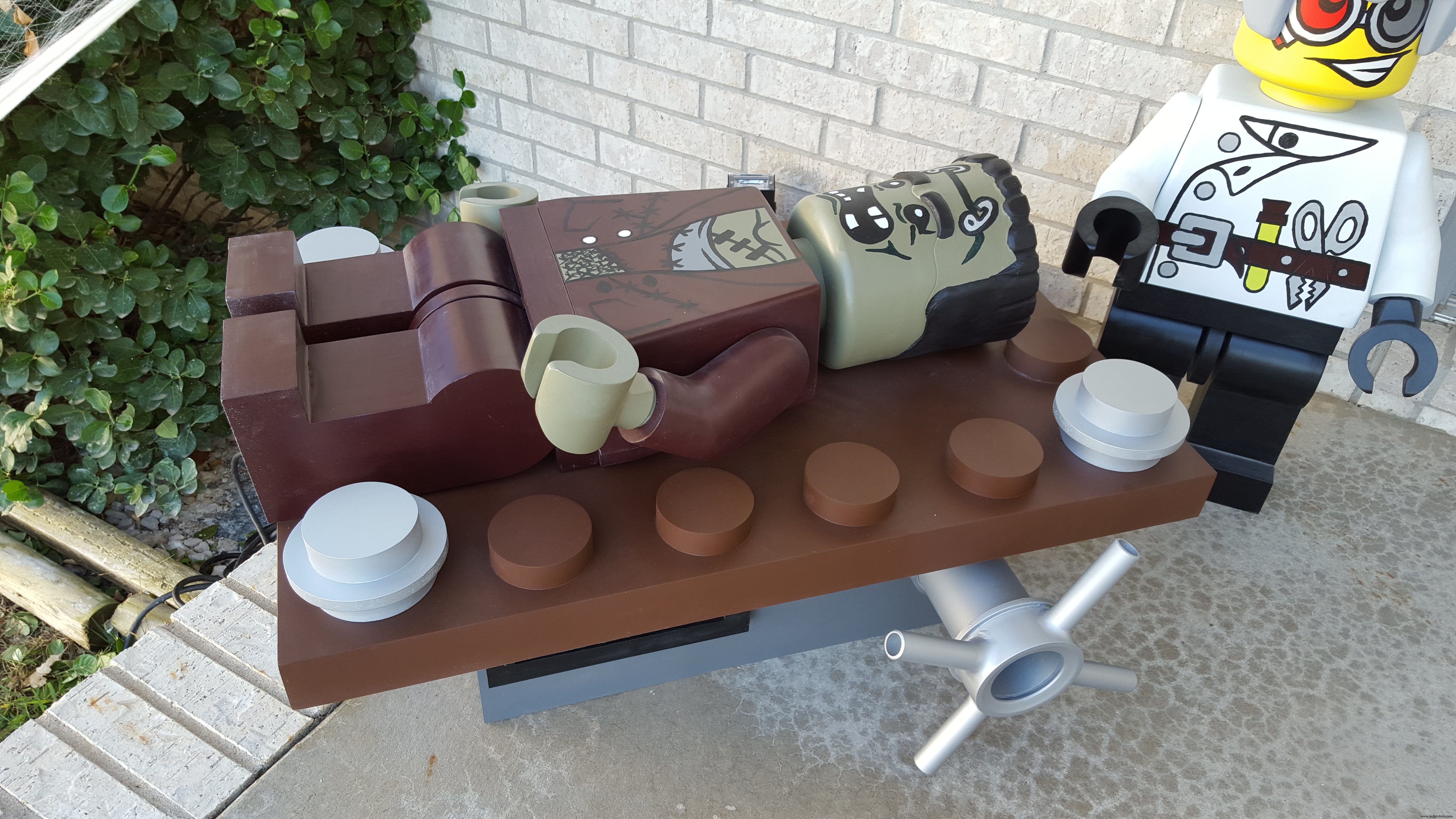 Build a Giant Lego Minifigure Animatronic Operation Game with Arduino