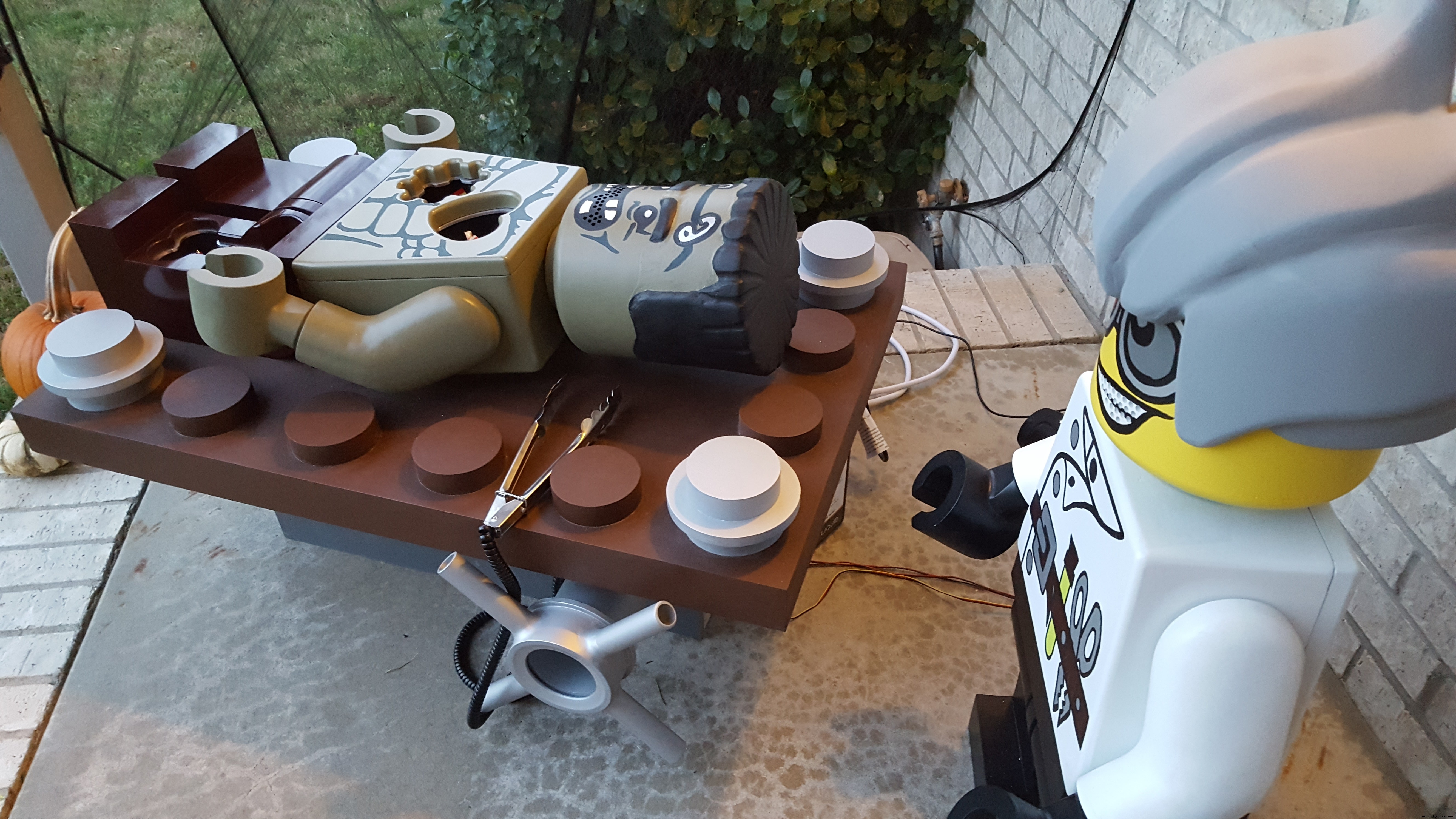 Build a Giant Lego Minifigure Animatronic Operation Game with Arduino