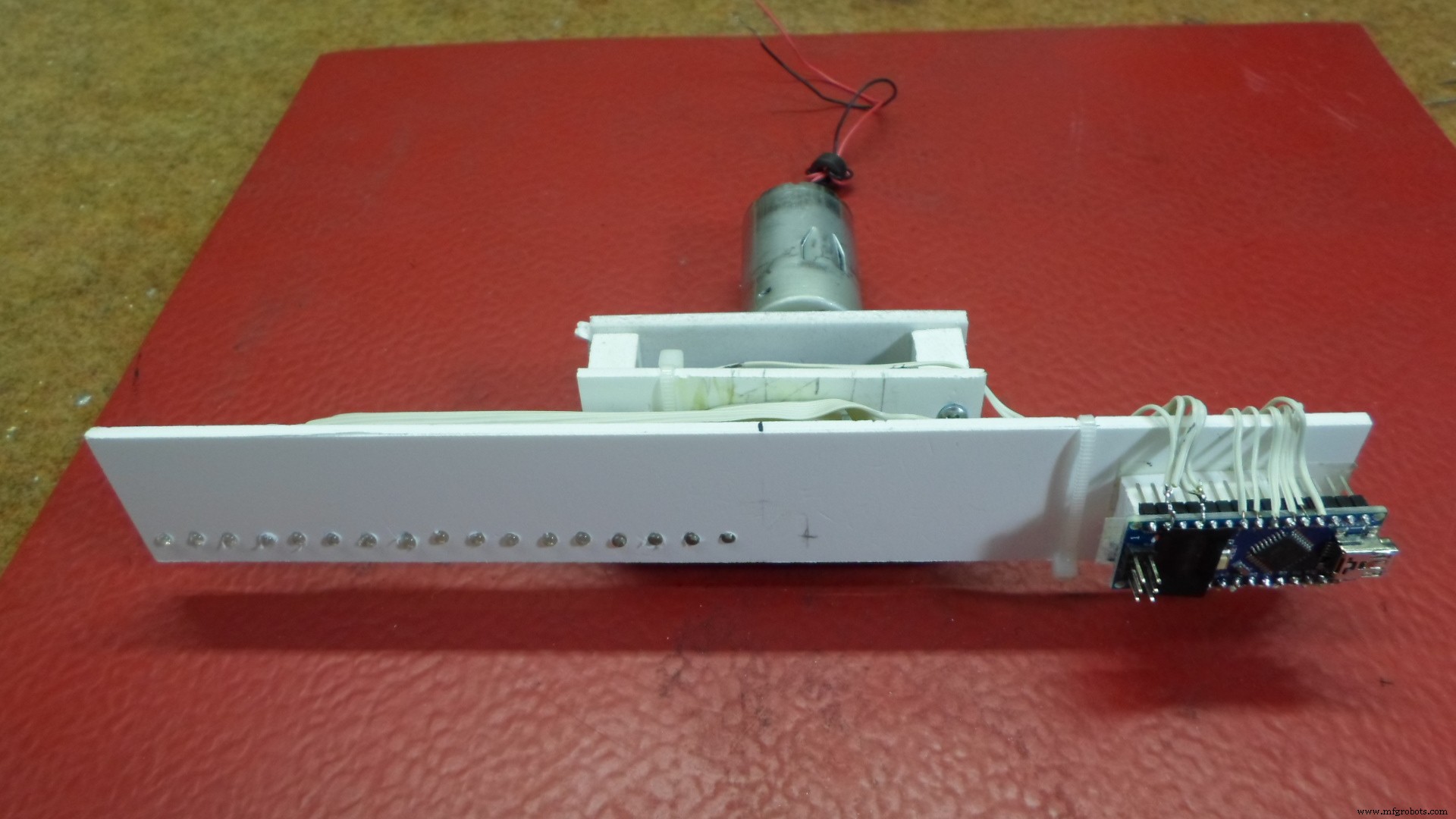 Analog-Style LED Persistence‑of‑Vision Clock – DIY Arduino Nano Project