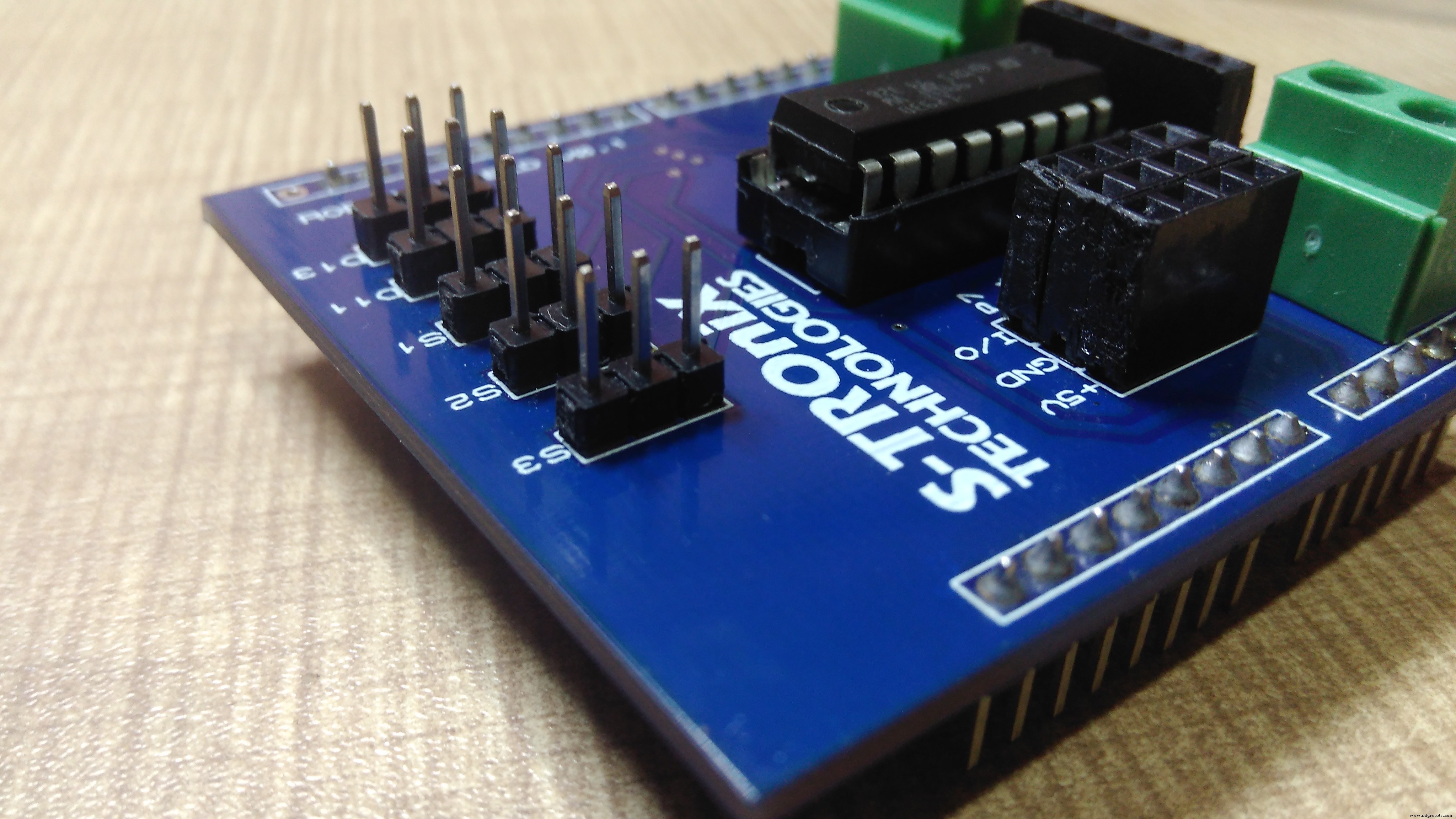 Create an Autonomous Line-Following Robot with Arduino UNO