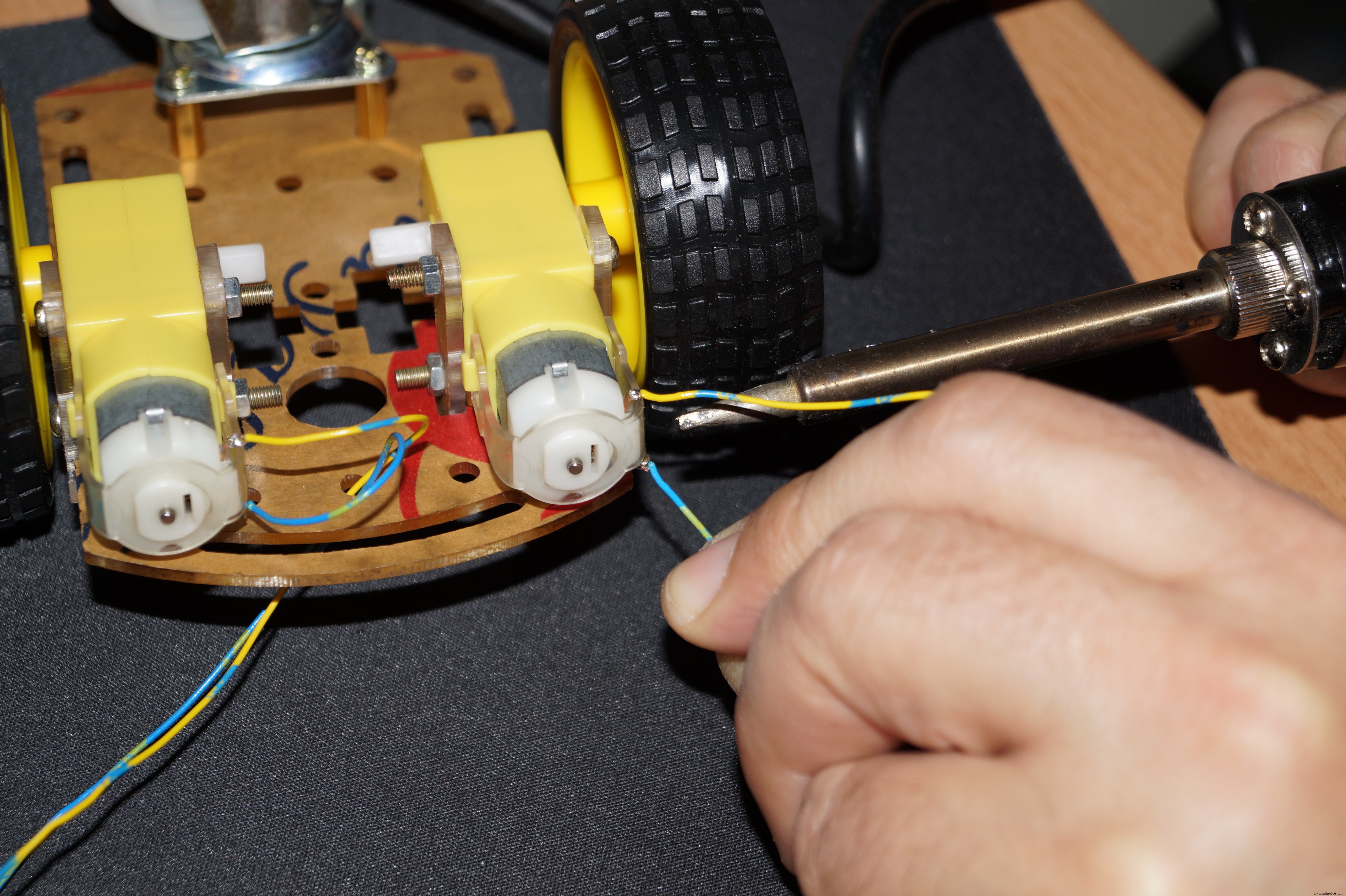 Qi-Enabled Wi‑Fi RC Car: Build a Wireless Remote‑Control Car Kit