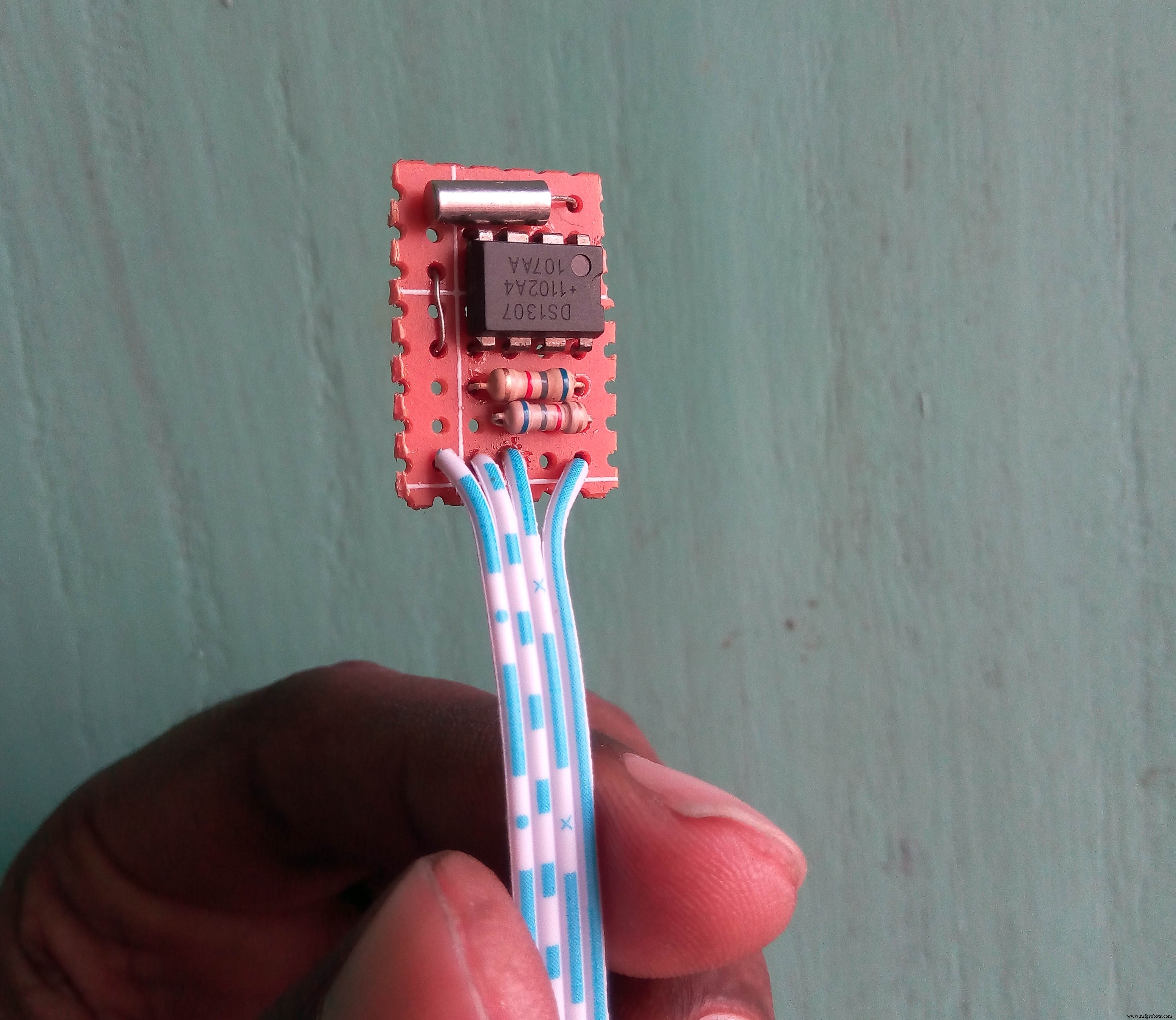 Smart Arduino Water Bottle – Real-Time Monitoring & Alerts