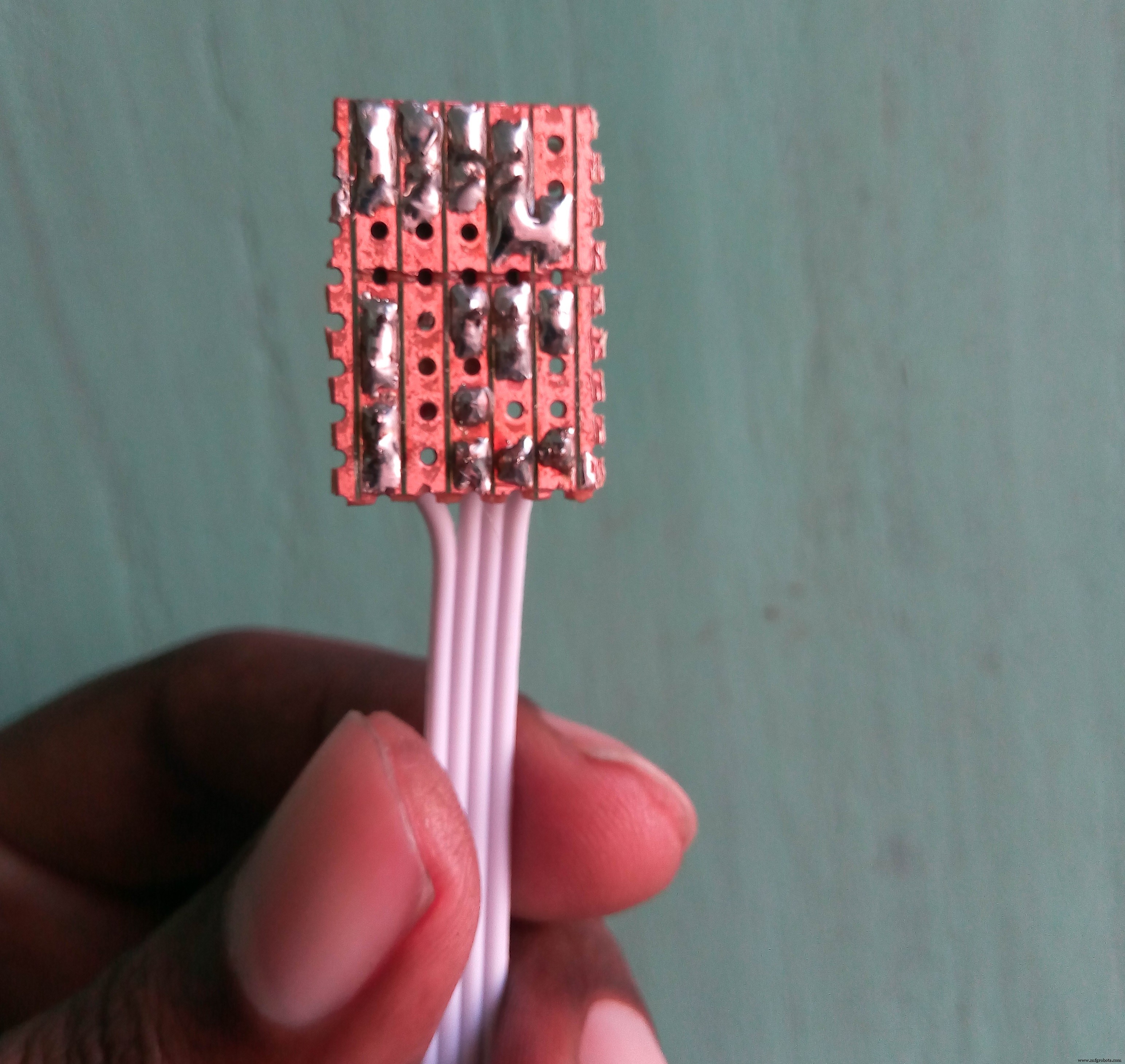 Smart Arduino Water Bottle – Real-Time Monitoring & Alerts