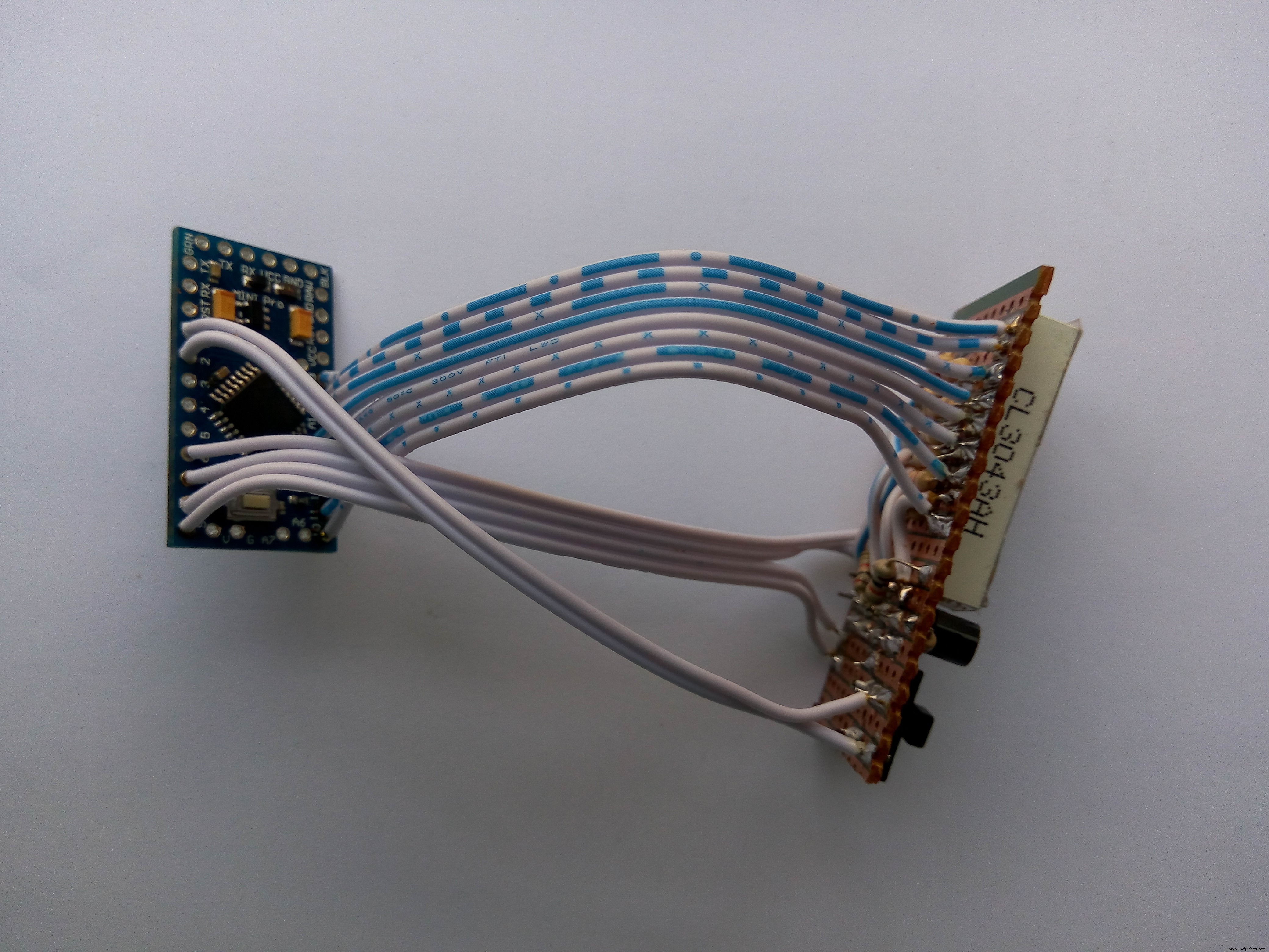 Smart Arduino Water Bottle – Real-Time Monitoring & Alerts