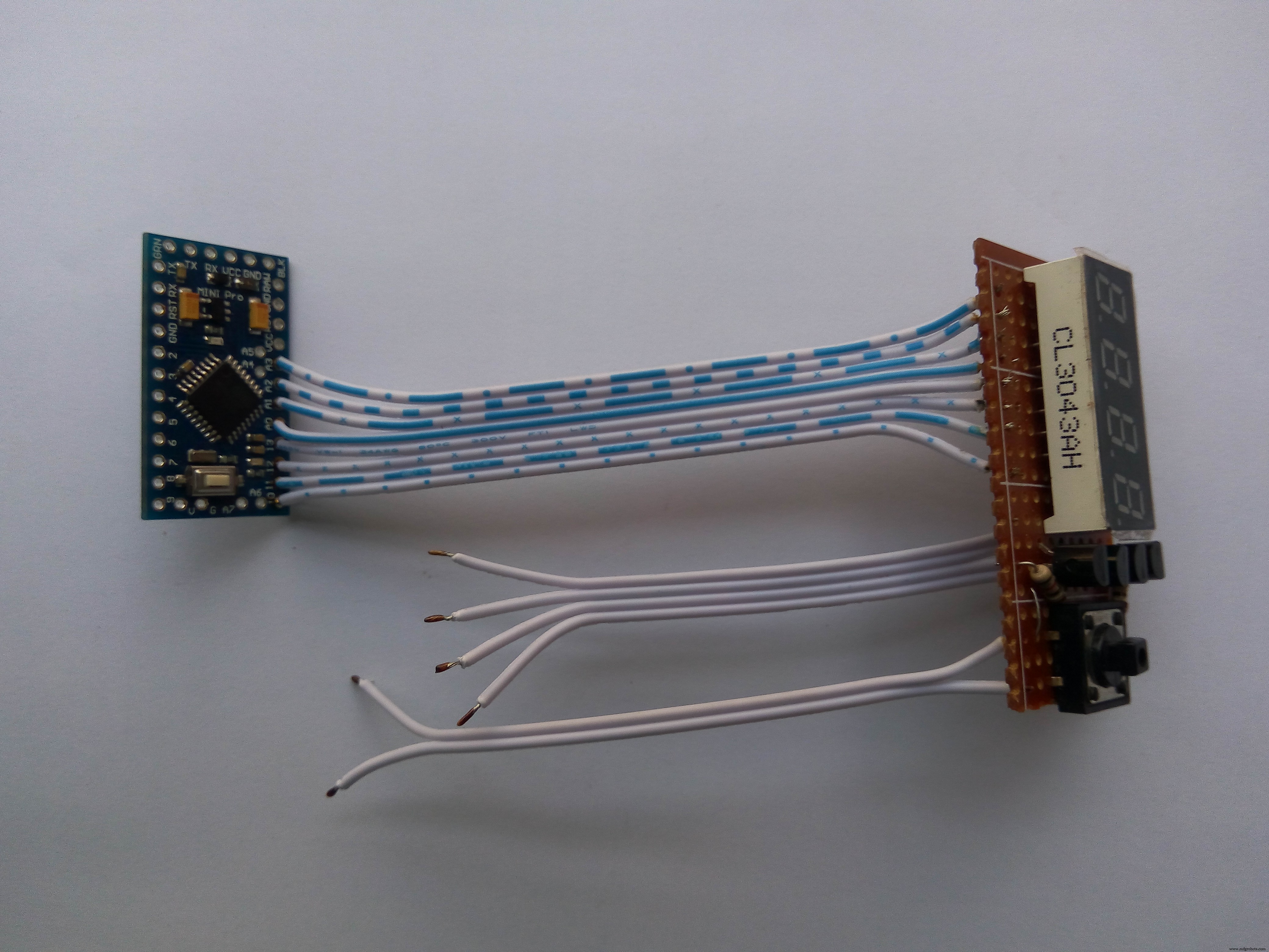 Smart Arduino Water Bottle – Real-Time Monitoring & Alerts