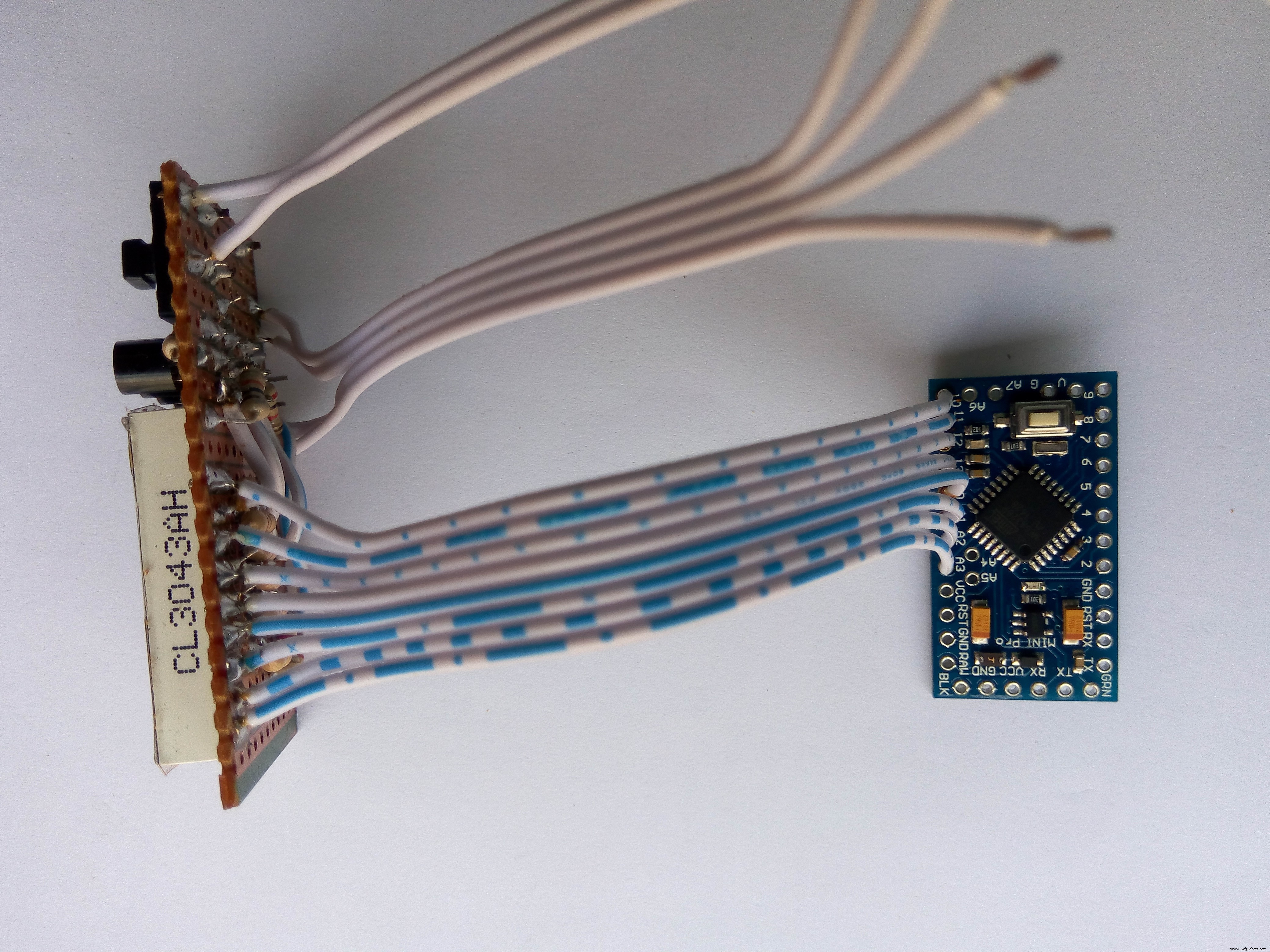 Smart Arduino Water Bottle – Real-Time Monitoring & Alerts