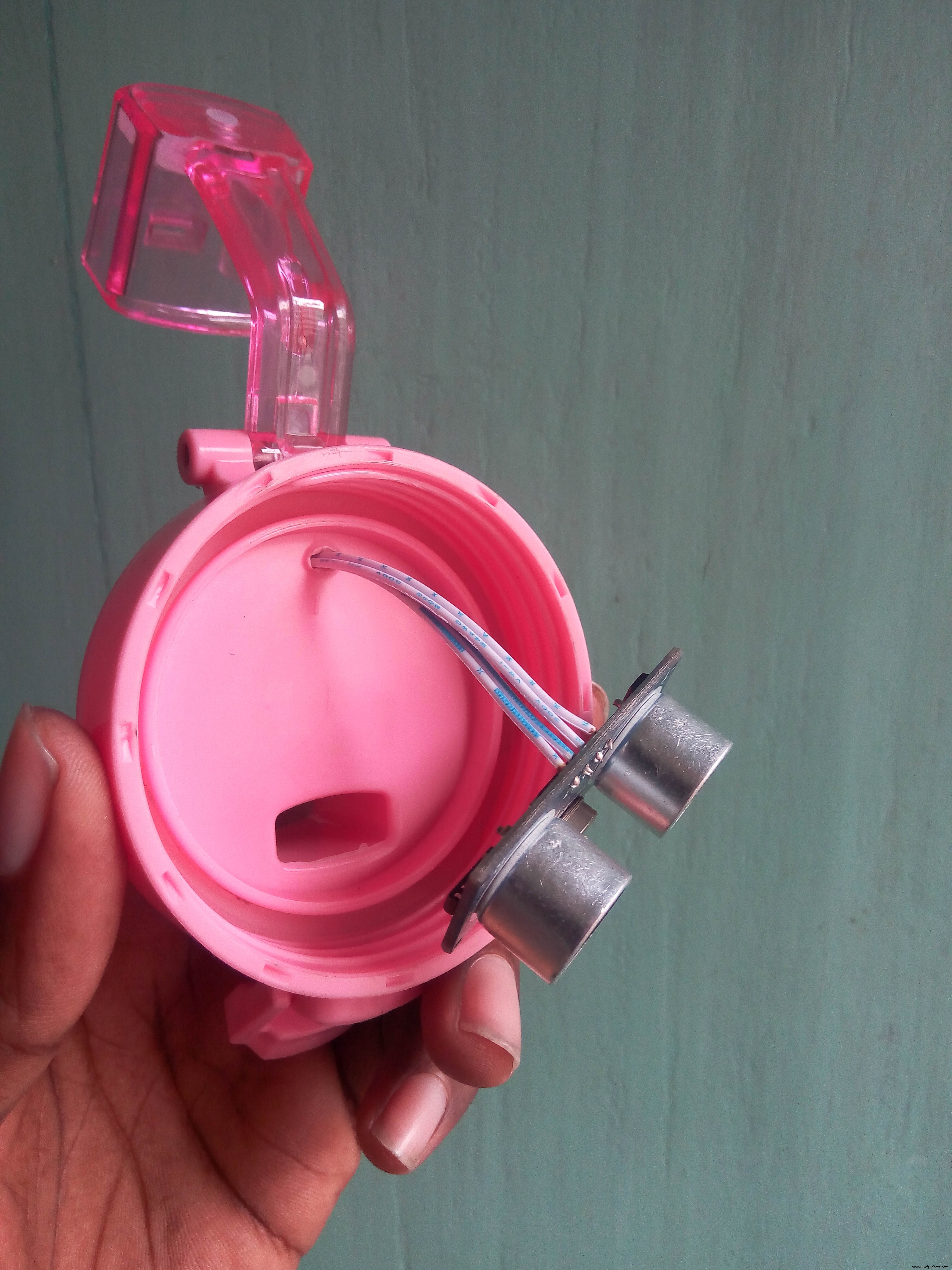 Smart Arduino Water Bottle – Real-Time Monitoring & Alerts