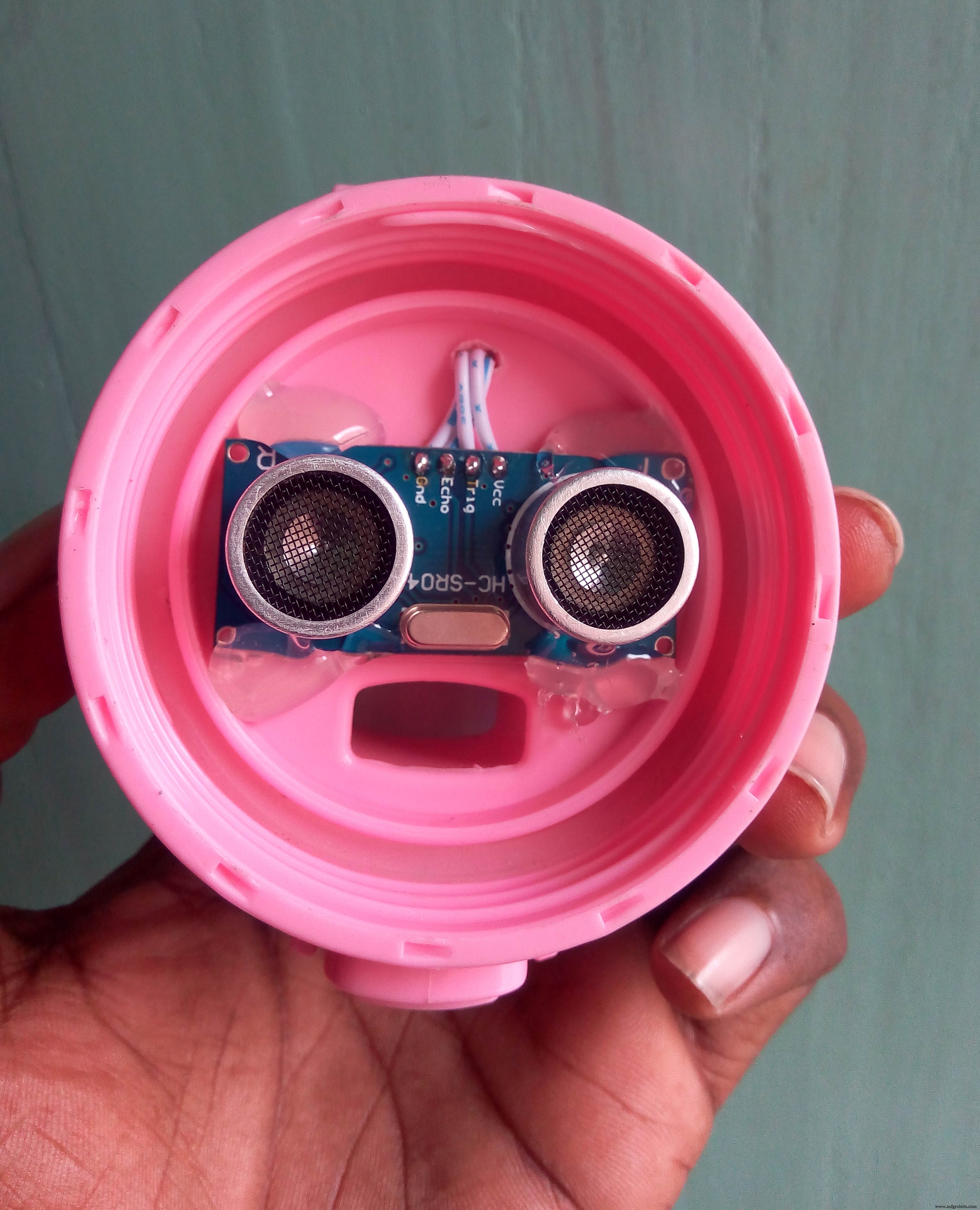 Smart Arduino Water Bottle – Real-Time Monitoring & Alerts