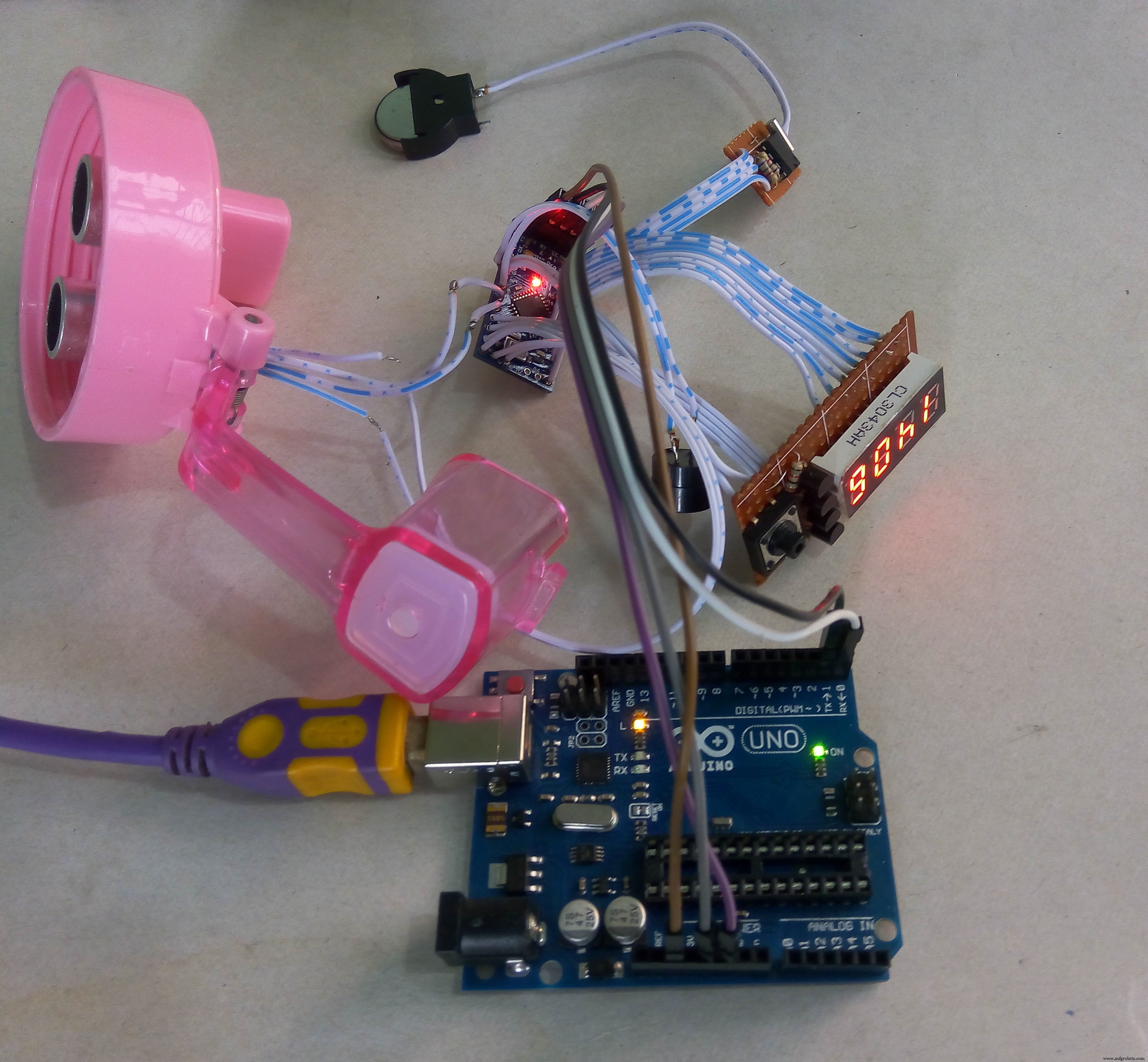 Smart Arduino Water Bottle – Real-Time Monitoring & Alerts