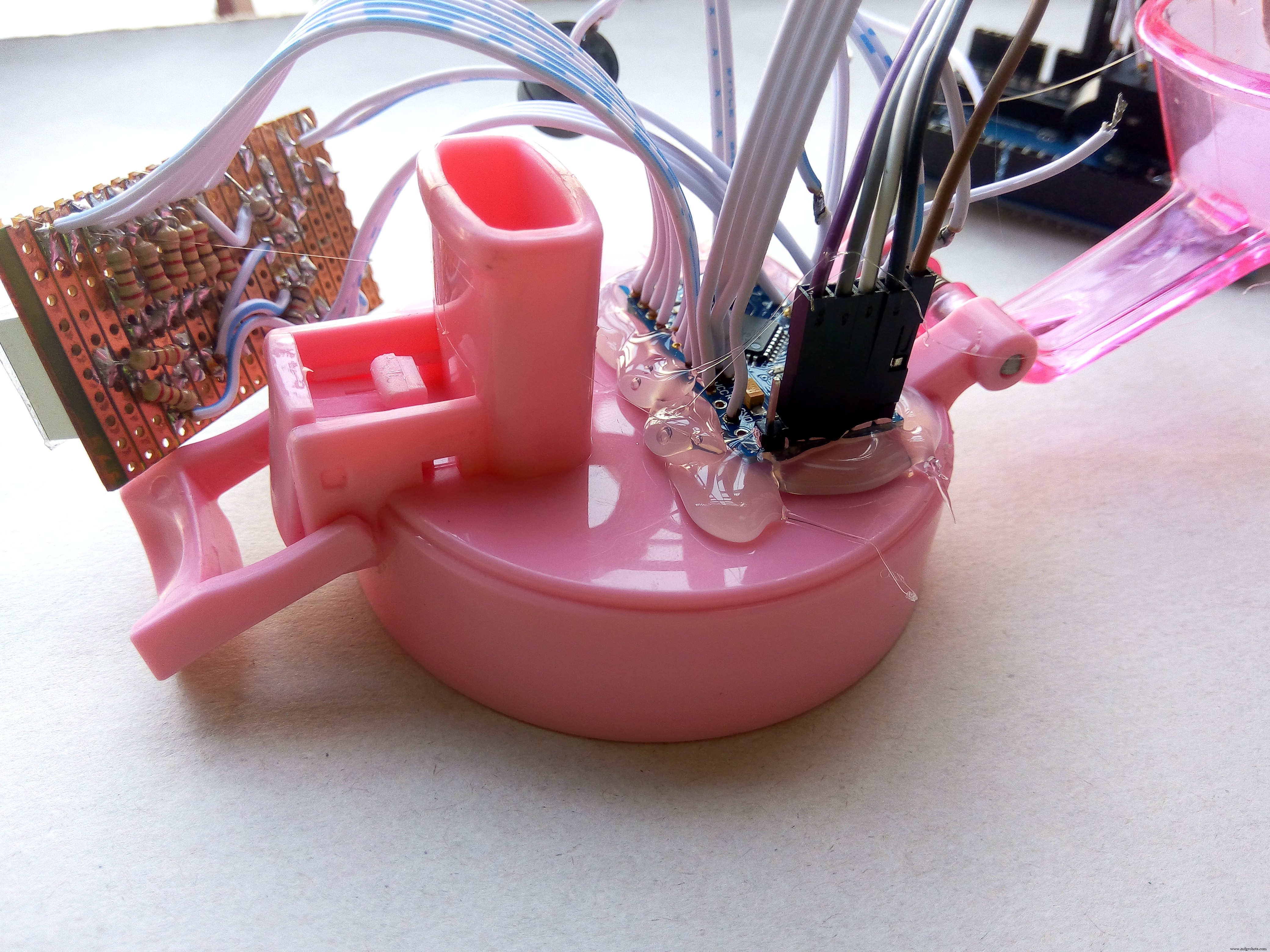 Smart Arduino Water Bottle – Real-Time Monitoring & Alerts