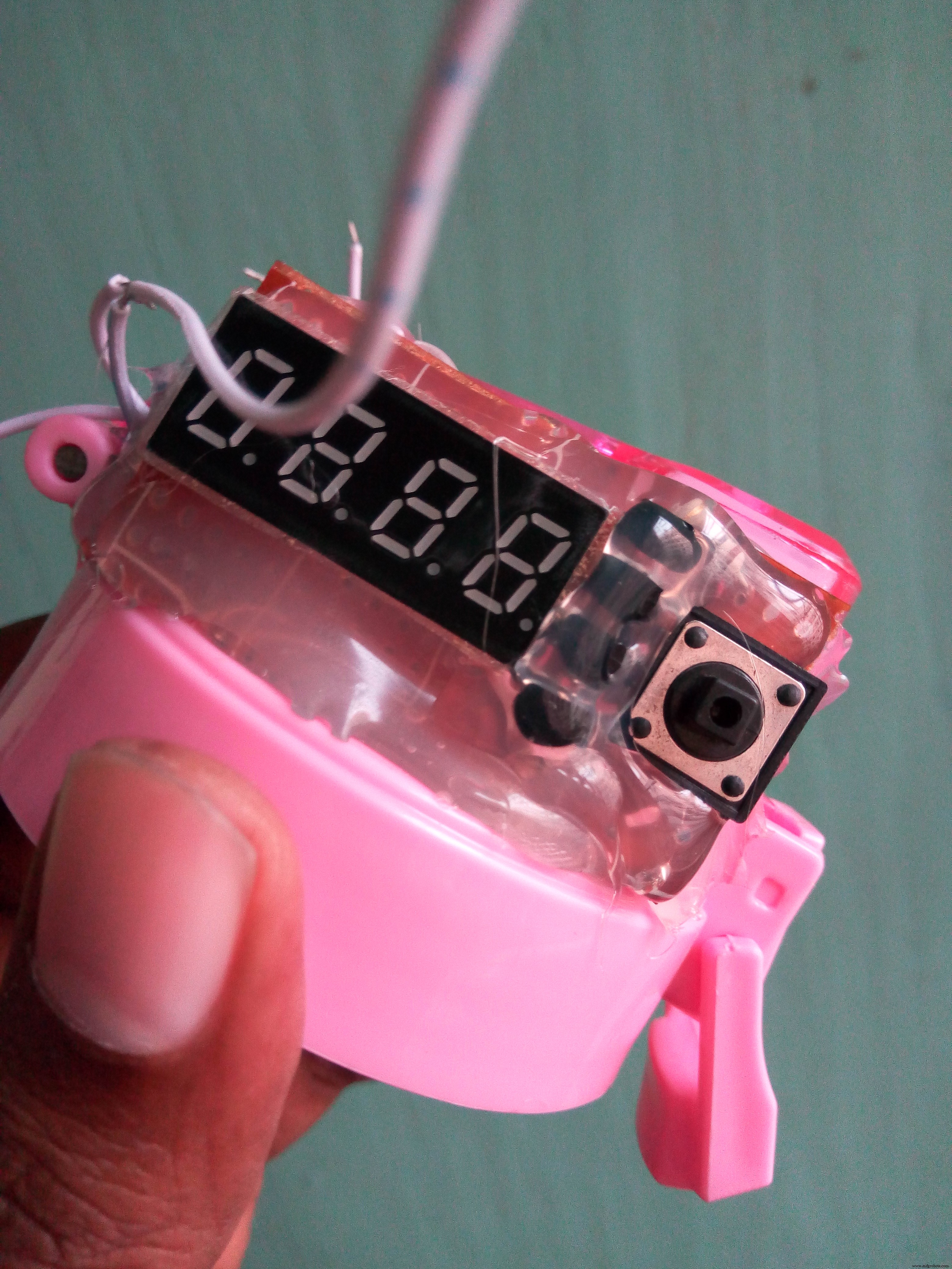 Smart Arduino Water Bottle – Real-Time Monitoring & Alerts