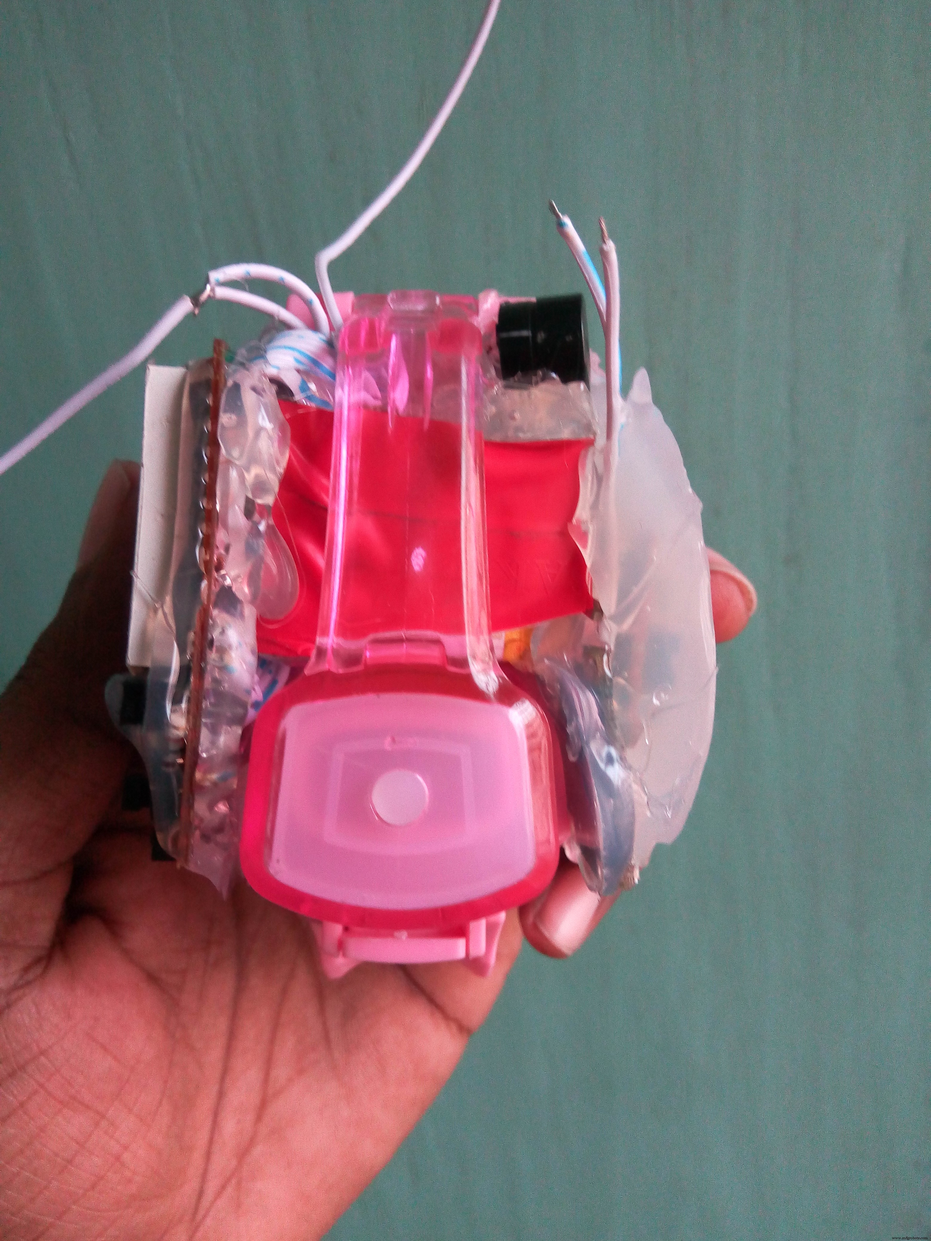 Smart Arduino Water Bottle – Real-Time Monitoring & Alerts